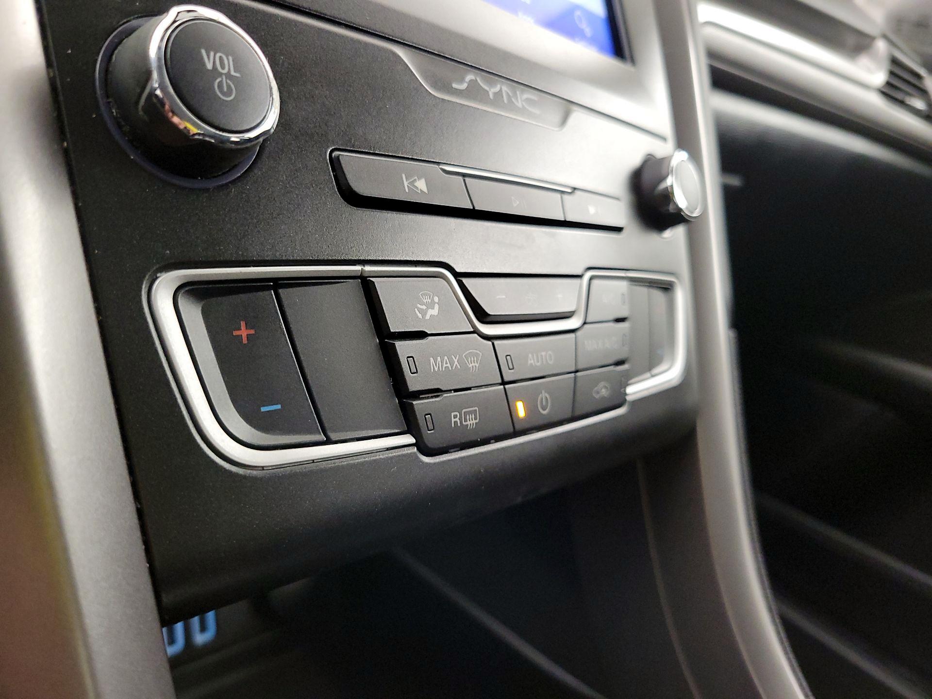 Thumbnail: 2020 Ford Fusion - 16