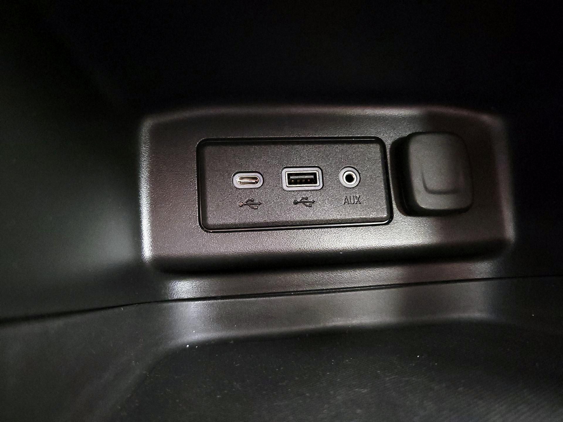 Thumbnail: 2023 Chevrolet Equinox - 18