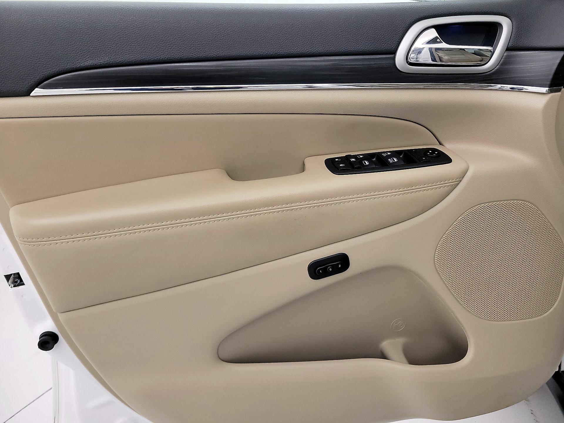 Thumbnail: 2021 Jeep Grand Cherokee - 12