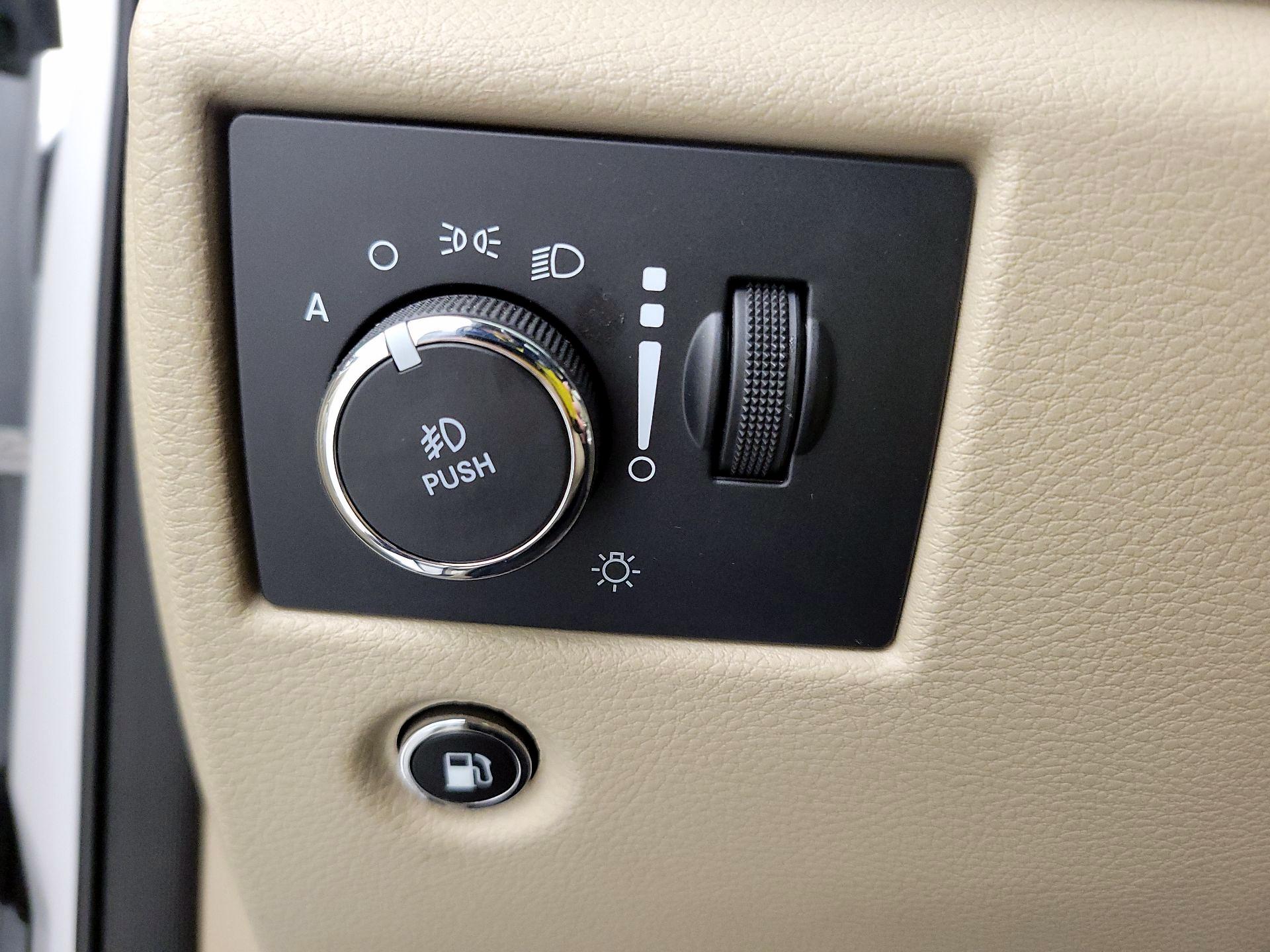 Thumbnail: 2021 Jeep Grand Cherokee - 13