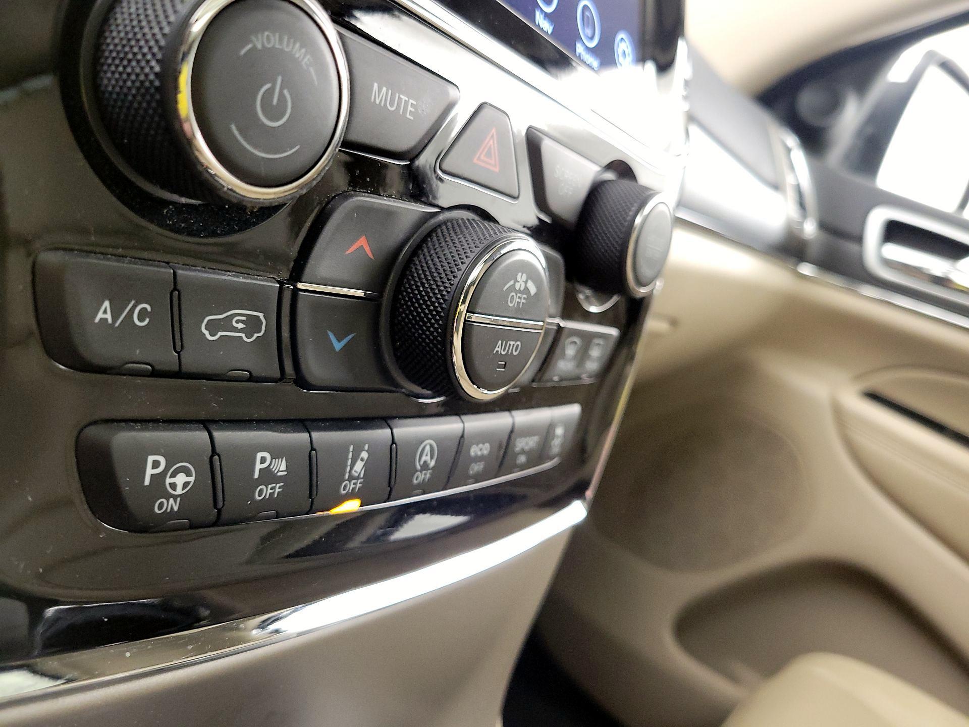 Thumbnail: 2021 Jeep Grand Cherokee - 17