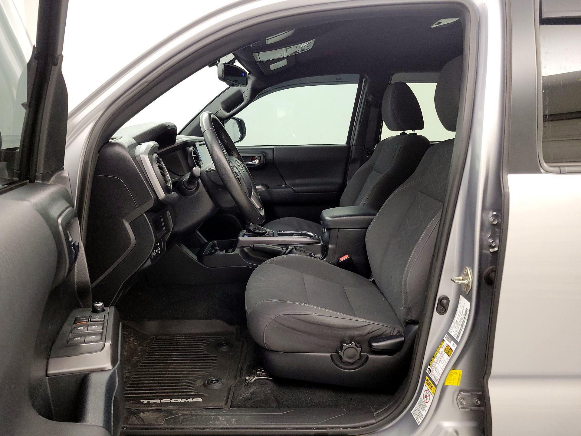 Thumbnail: 2016 Toyota Tacoma - 11