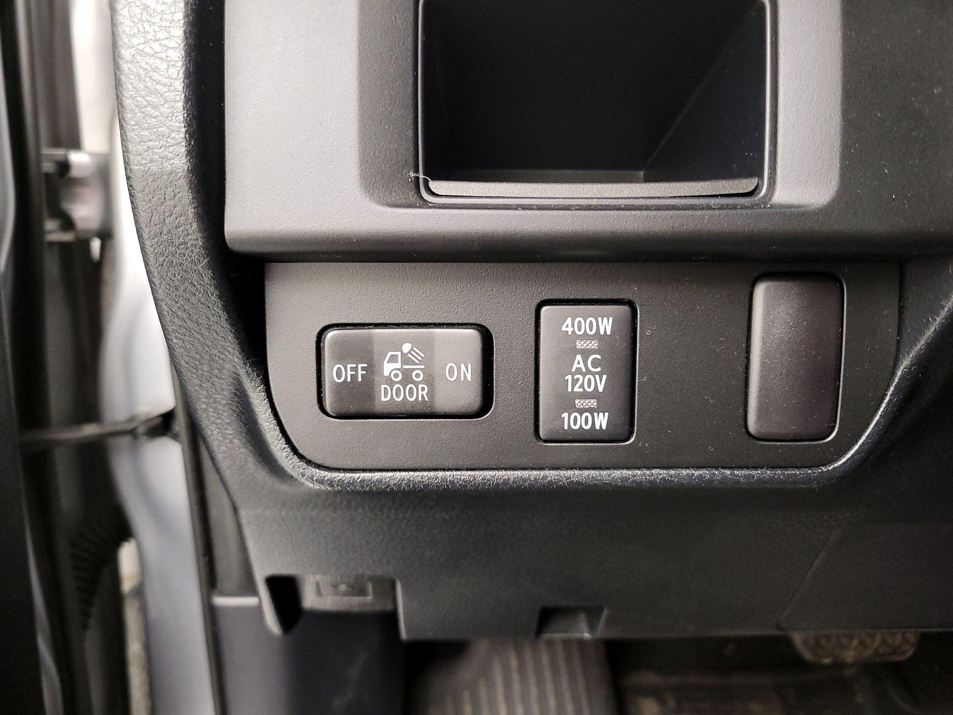 Thumbnail: 2016 Toyota Tacoma - 13