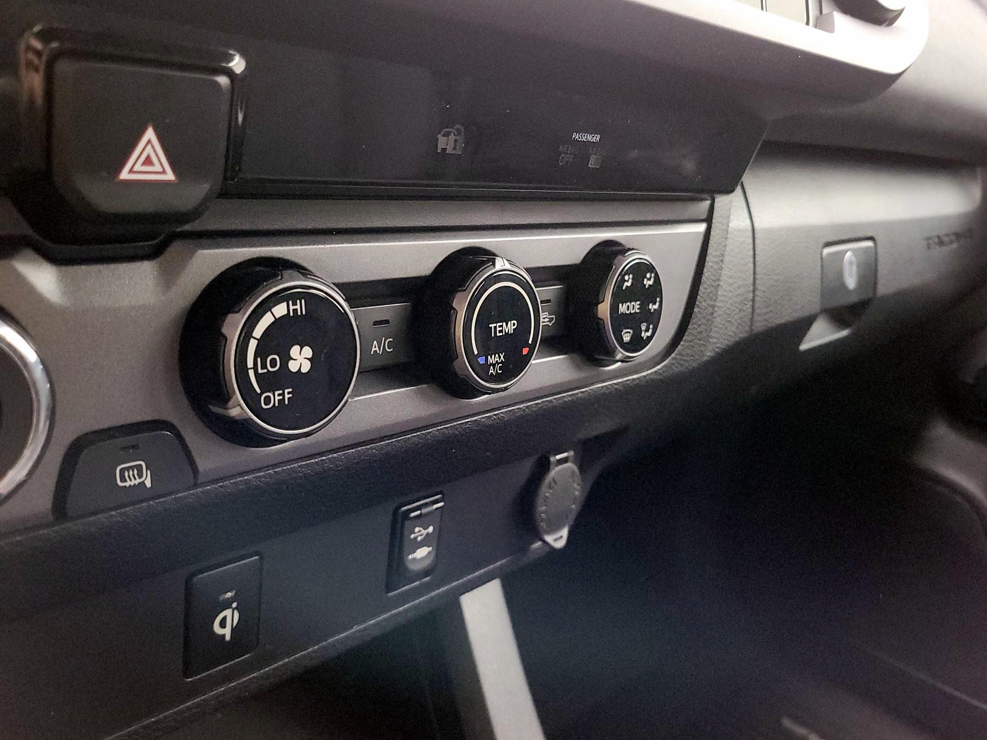 Thumbnail: 2016 Toyota Tacoma - 17