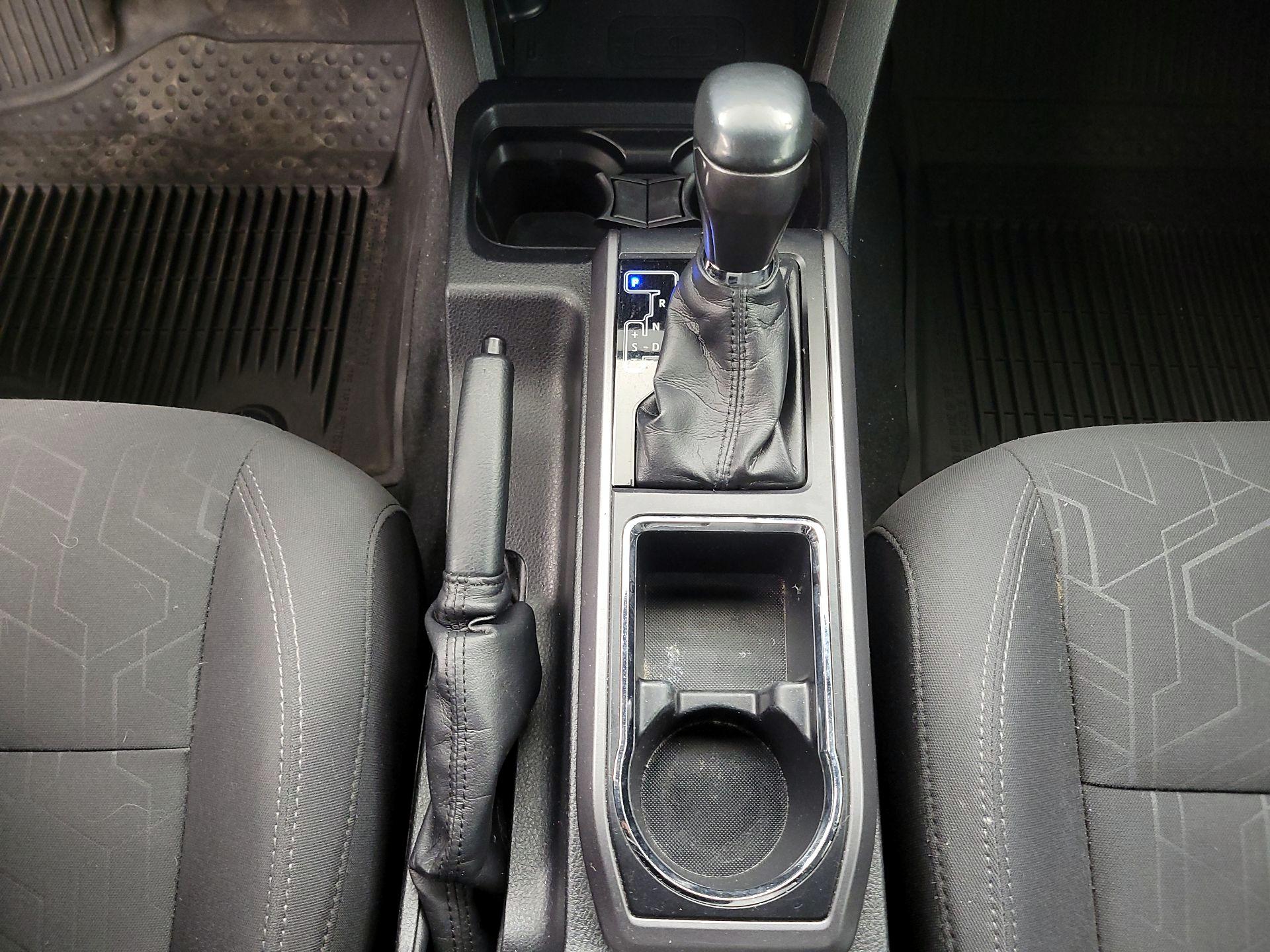 Thumbnail: 2016 Toyota Tacoma - 18