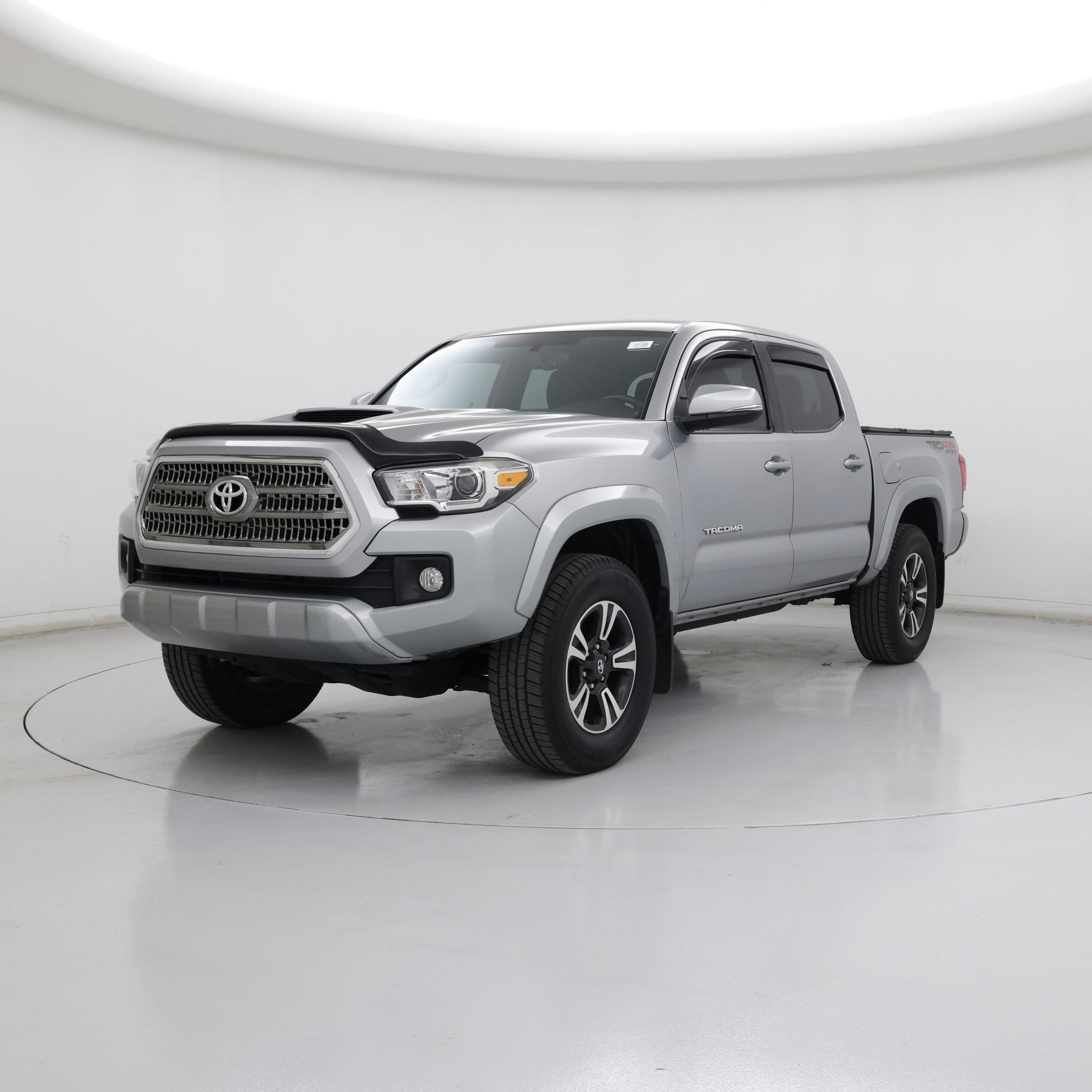 Thumbnail: 2016 Toyota Tacoma - 4