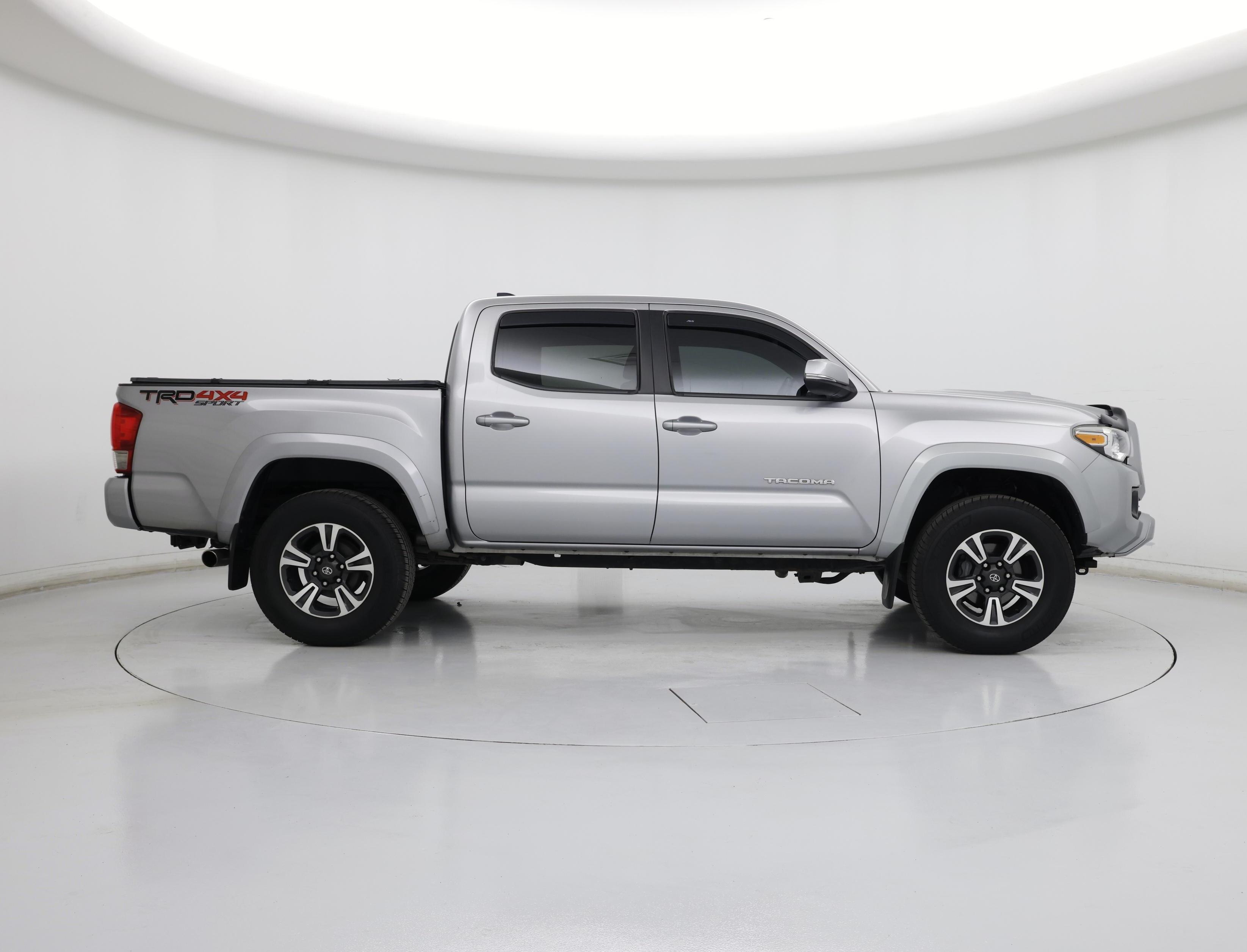 Thumbnail: 2016 Toyota Tacoma - 7