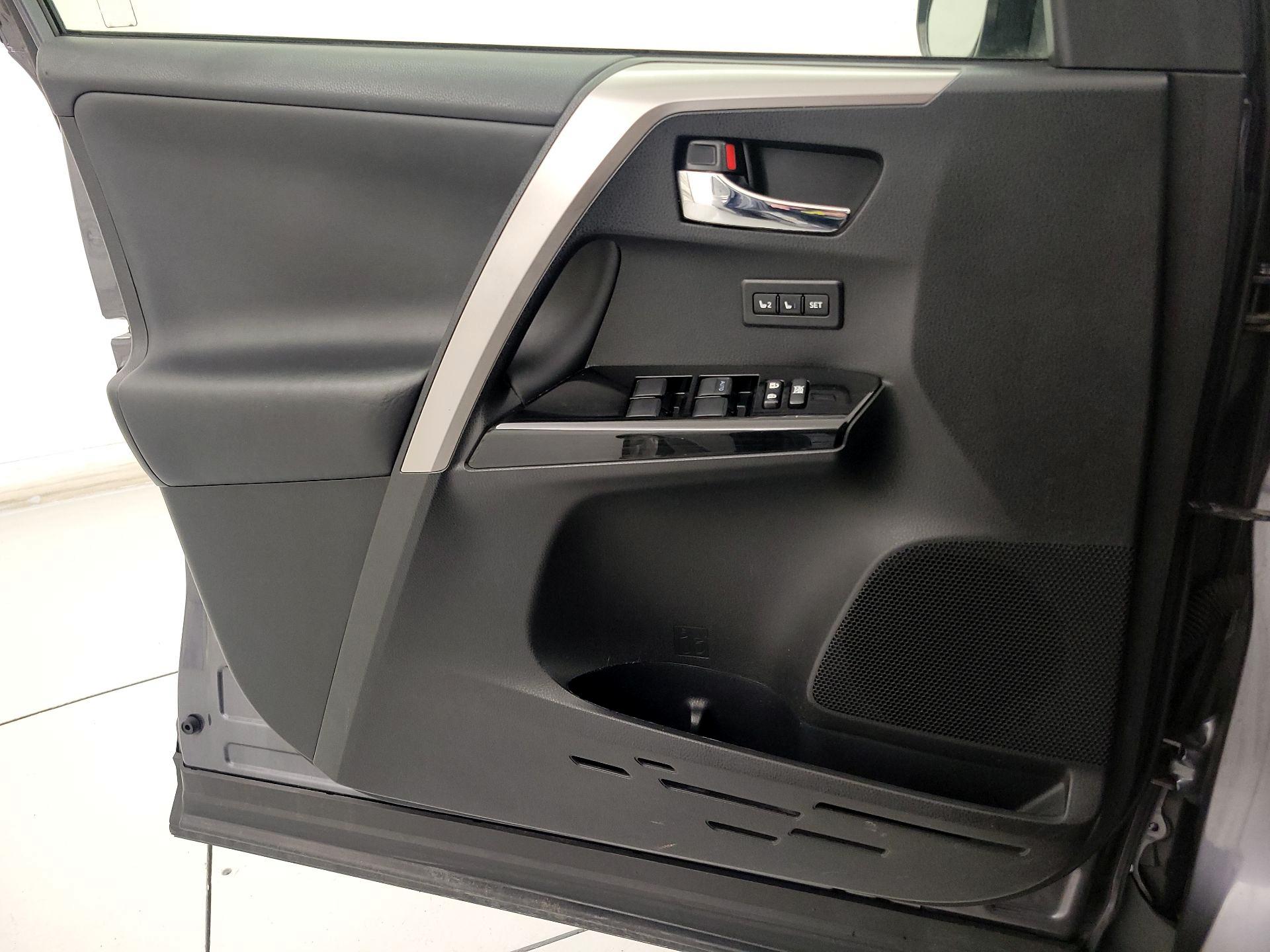 Thumbnail: 2016 Toyota RAV4 - 12