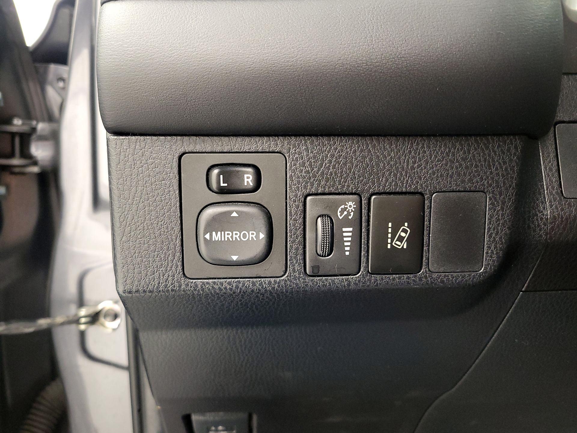 Thumbnail: 2016 Toyota RAV4 - 13