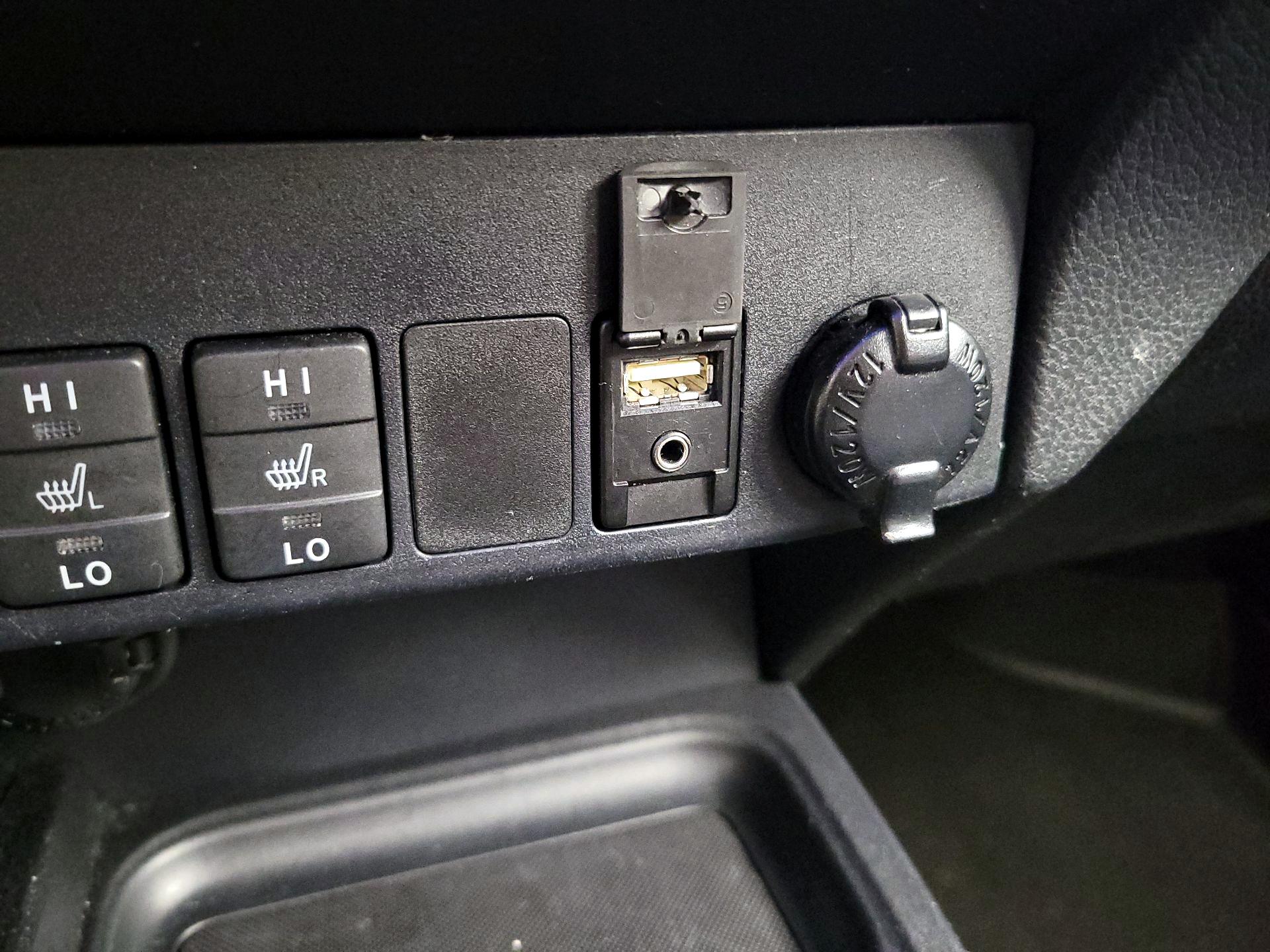 Thumbnail: 2016 Toyota RAV4 - 19