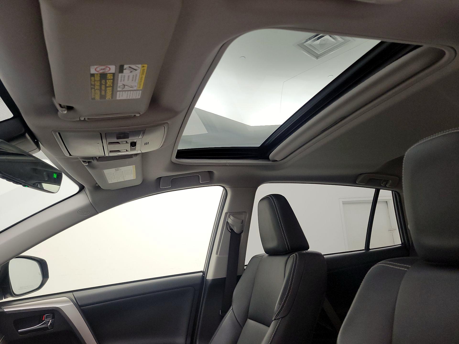 Thumbnail: 2016 Toyota RAV4 - 20