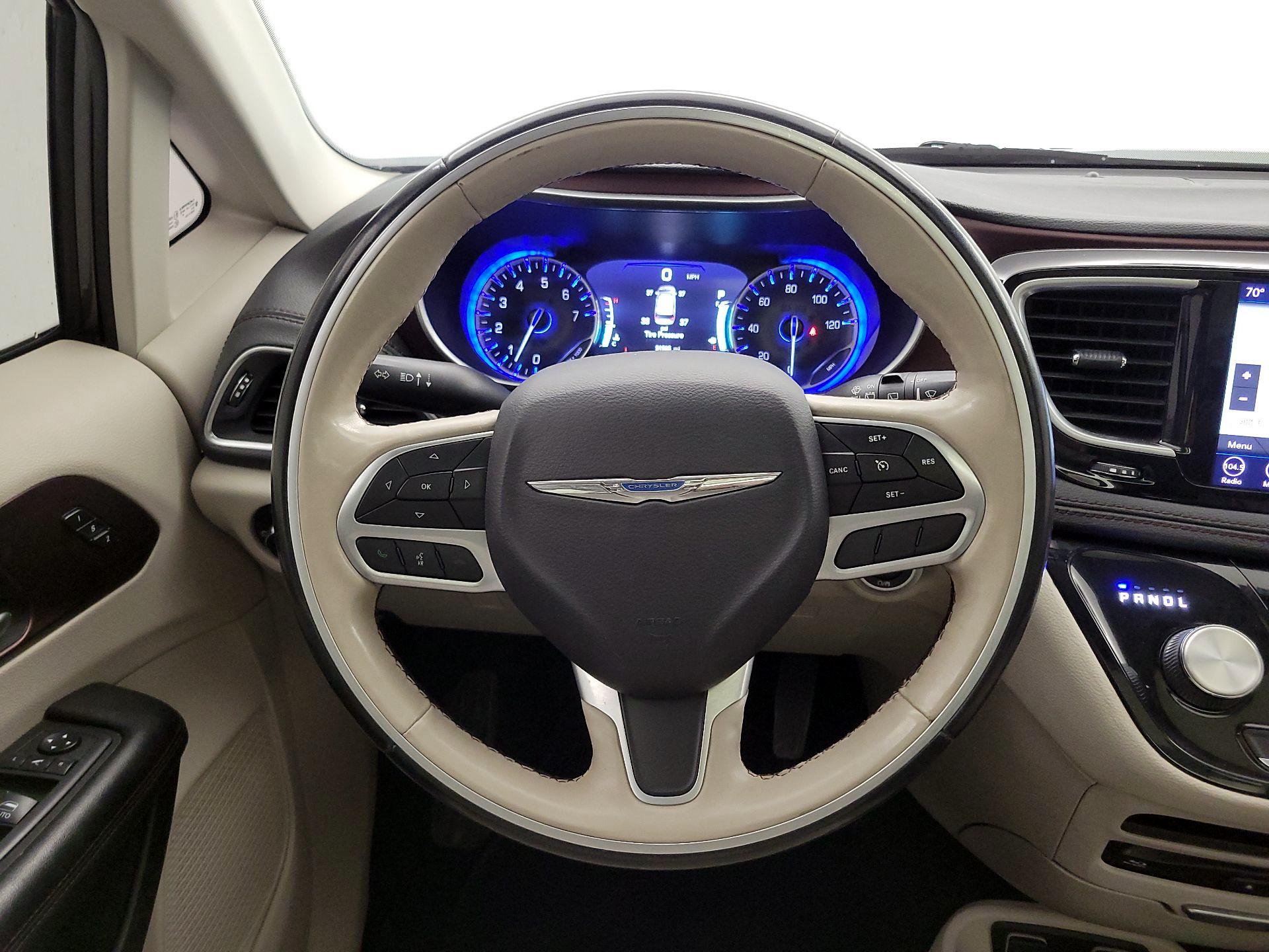 Thumbnail: 2019 Chrysler Pacifica - 10