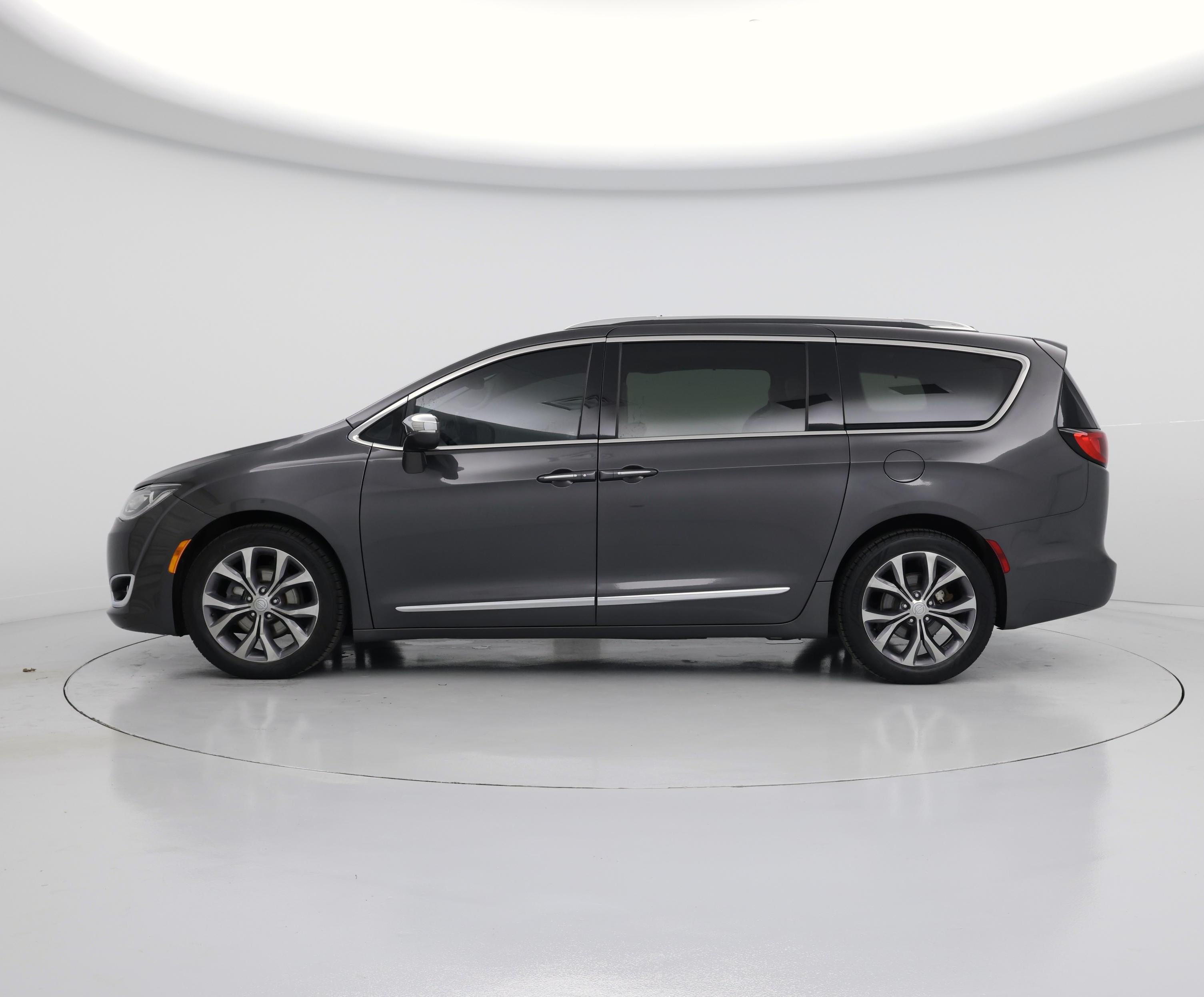 Thumbnail: 2019 Chrysler Pacifica - 3