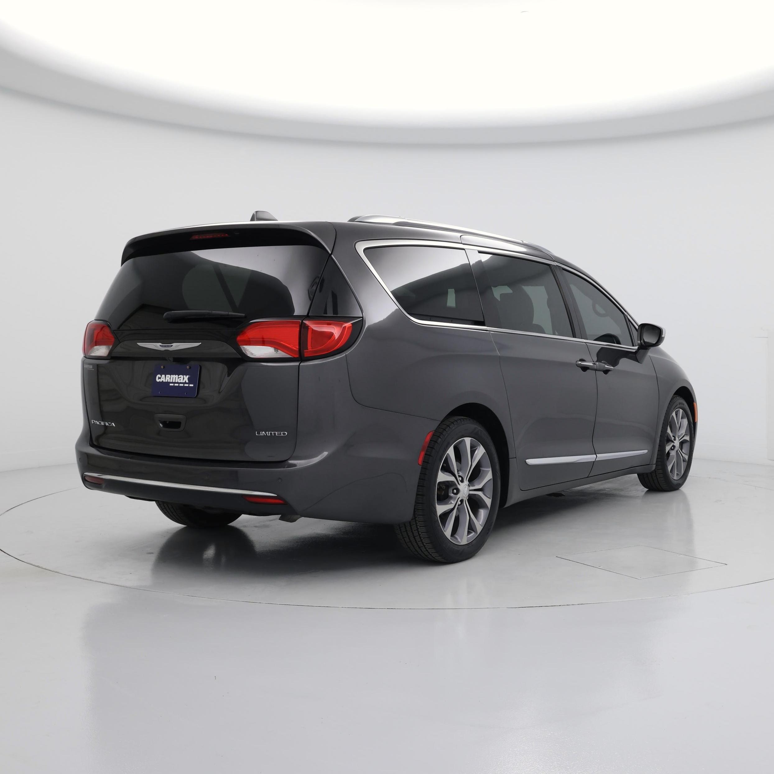 Thumbnail: 2019 Chrysler Pacifica - 8