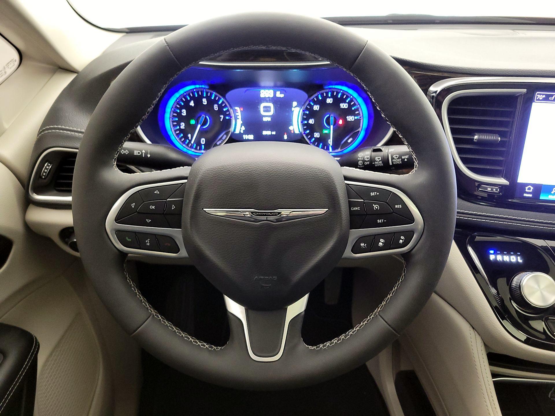 Thumbnail: 2023 Chrysler Pacifica - 10