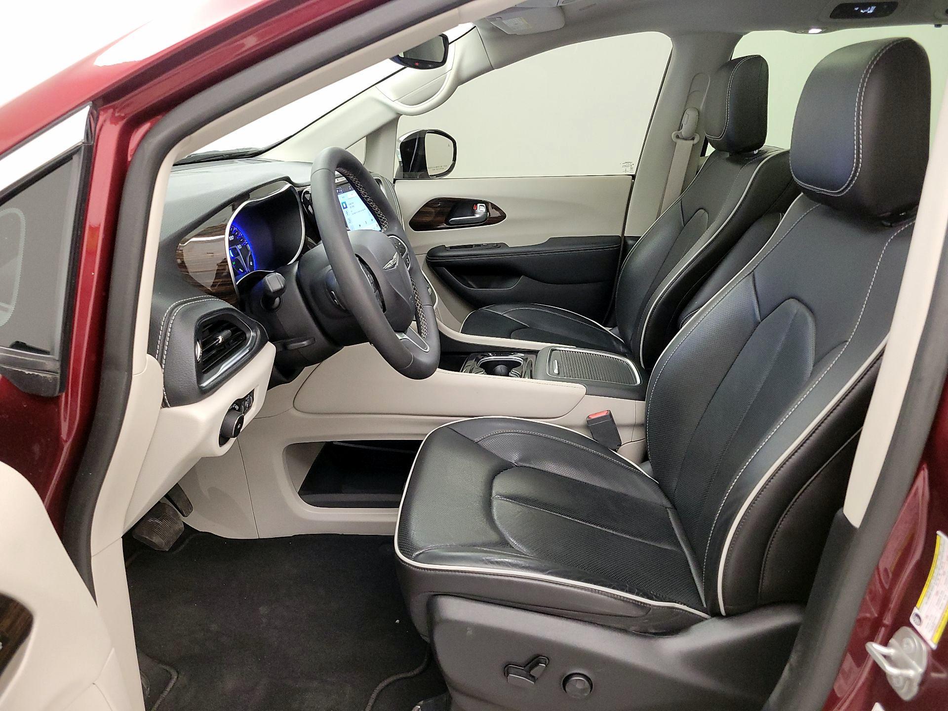 Thumbnail: 2023 Chrysler Pacifica - 11