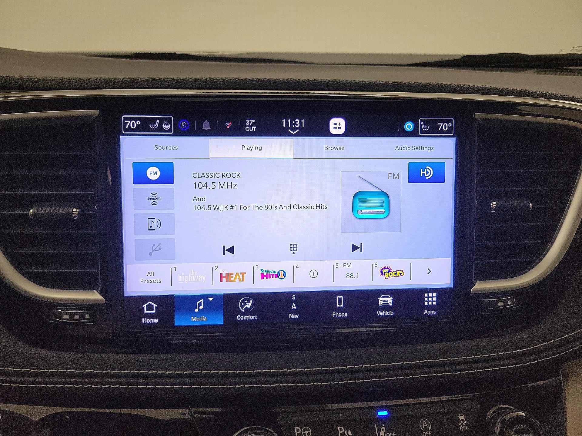 Thumbnail: 2023 Chrysler Pacifica - 16