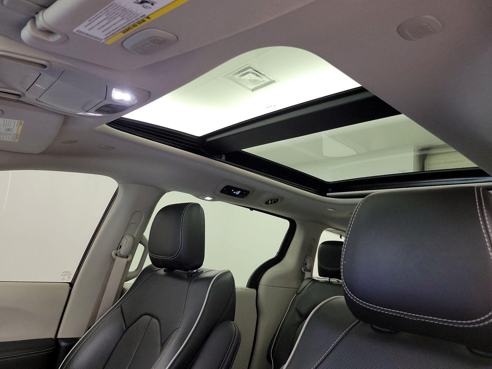 Thumbnail: 2023 Chrysler Pacifica - 20