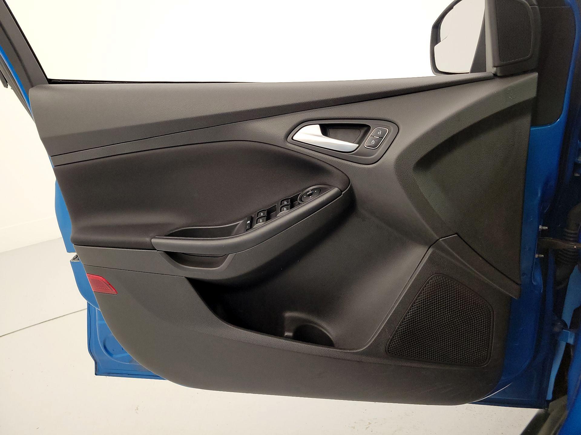 Thumbnail: 2016 Ford Focus - 12