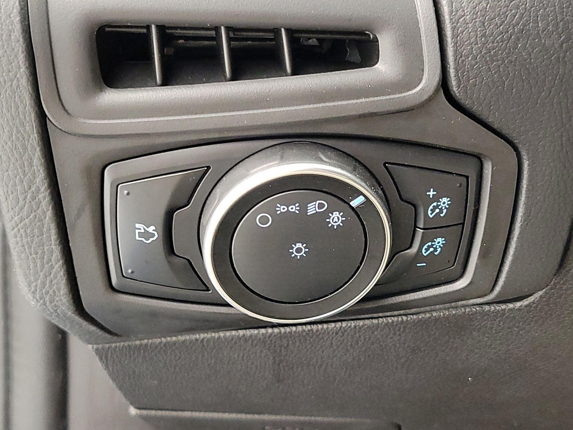 Thumbnail: 2016 Ford Focus - 13