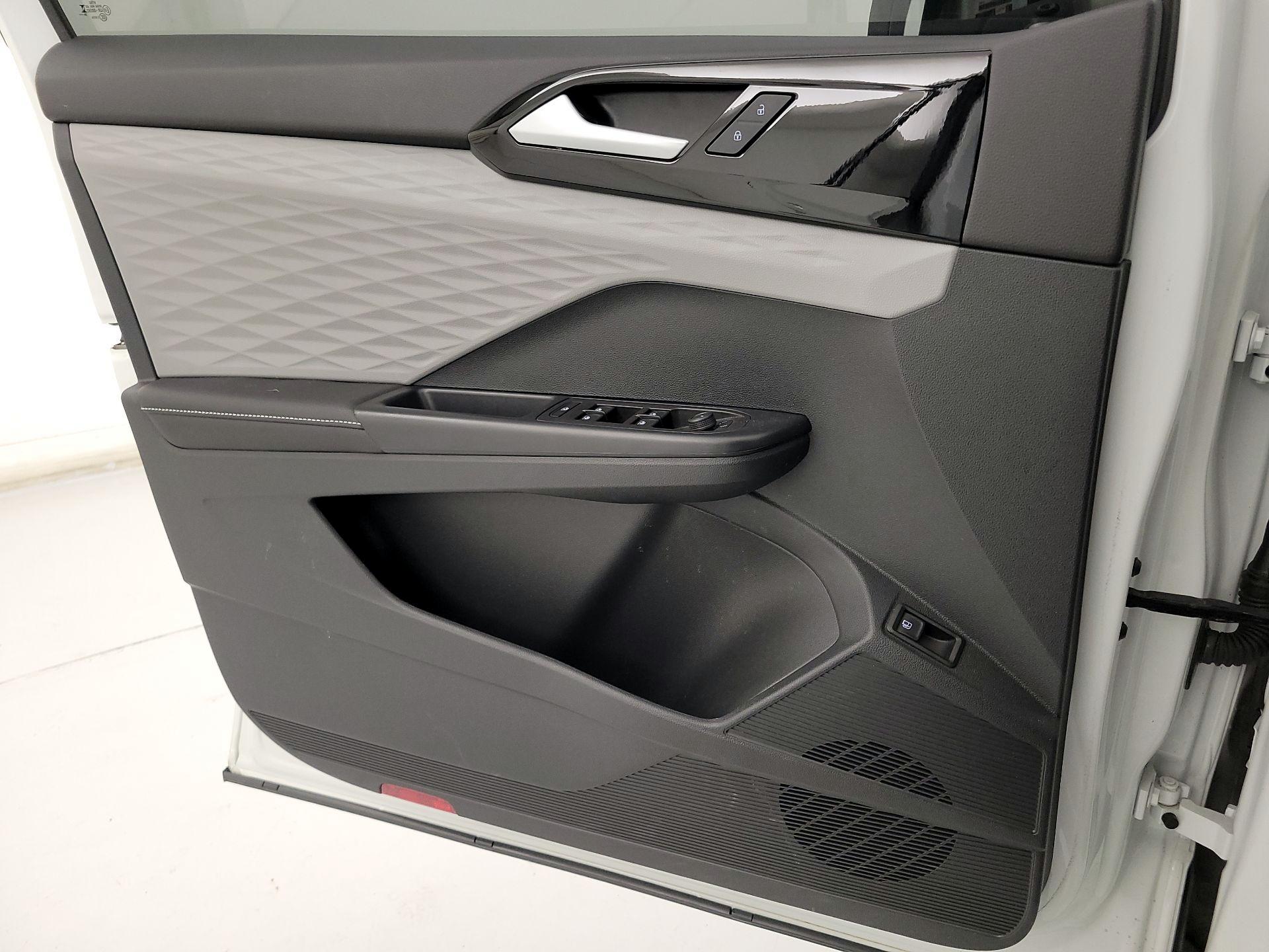 Thumbnail: 2024 Volkswagen Taos - 12