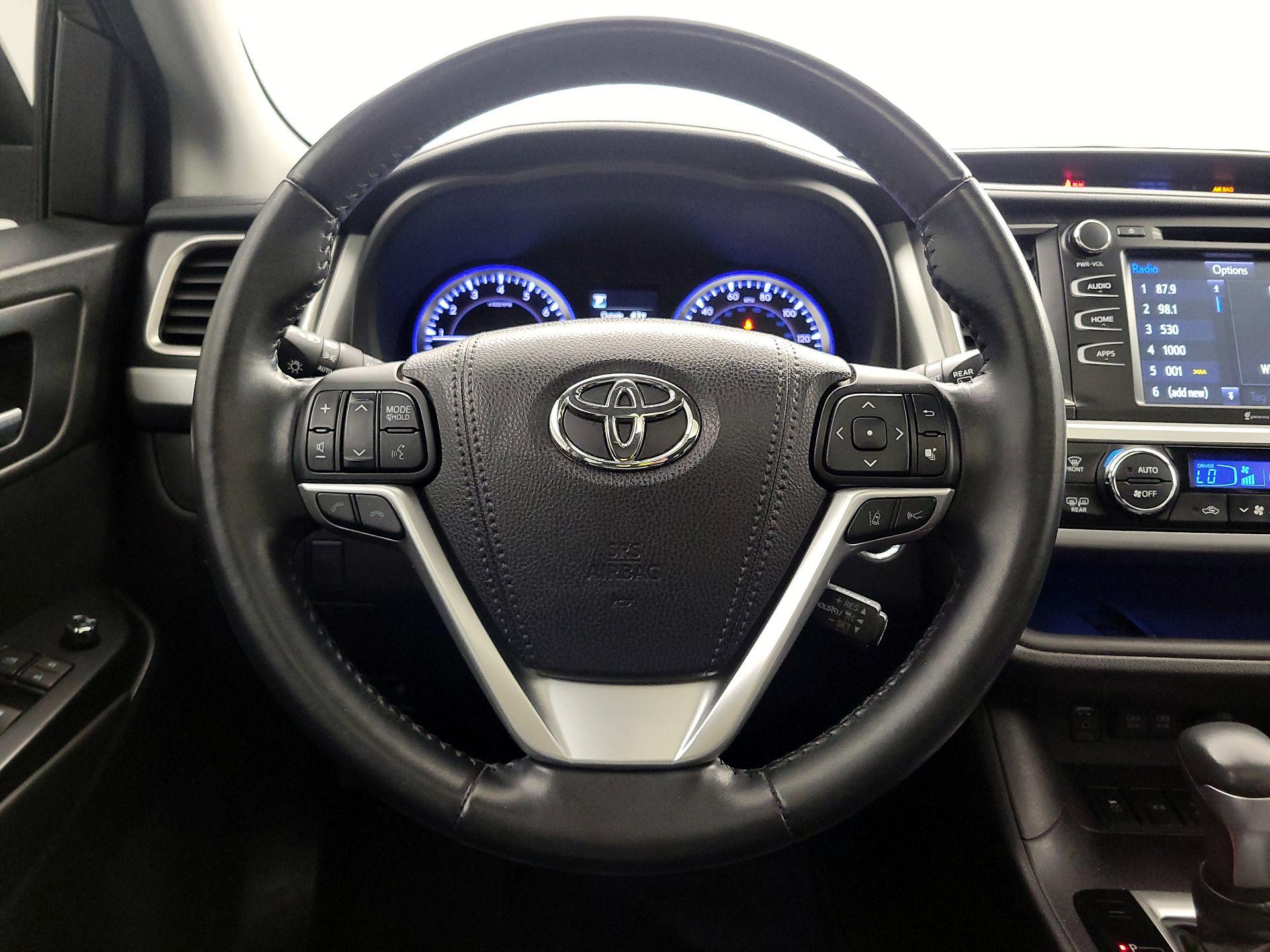 Thumbnail: 2018 Toyota Highlander - 10