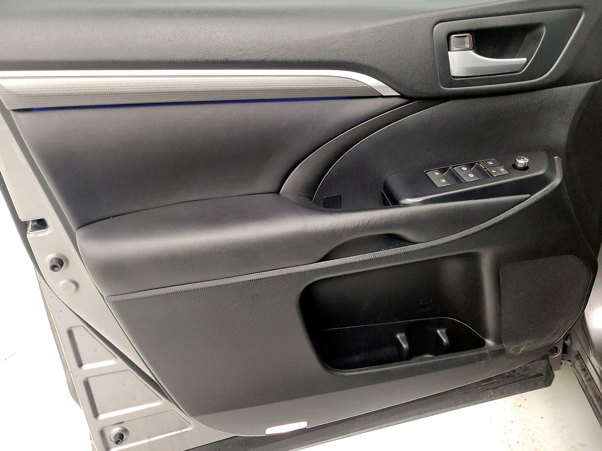 Thumbnail: 2018 Toyota Highlander - 12