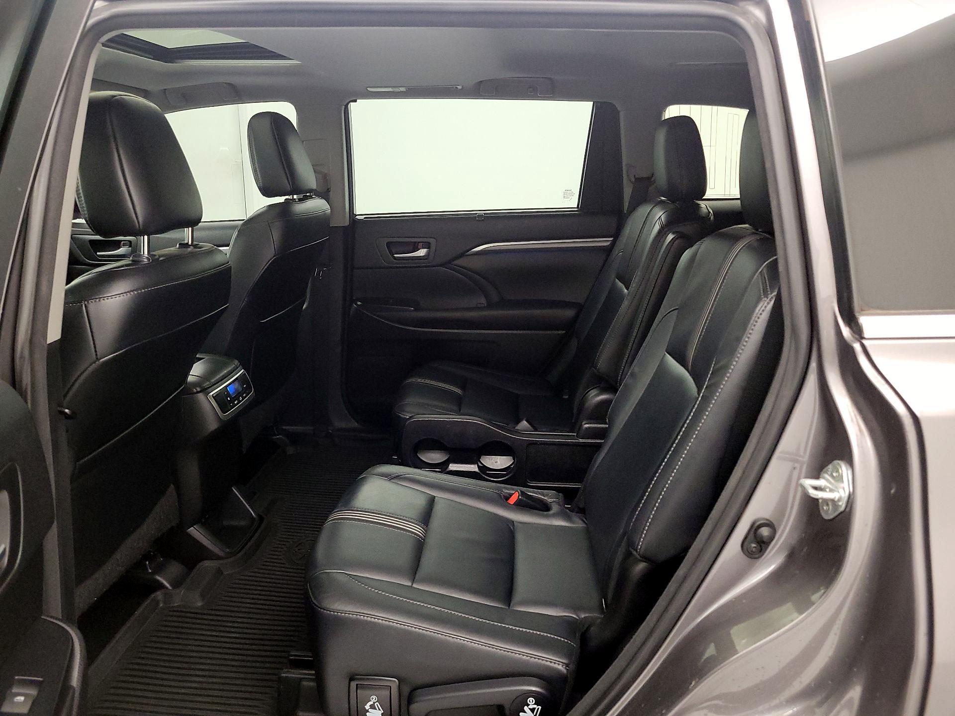 Thumbnail: 2018 Toyota Highlander - 20