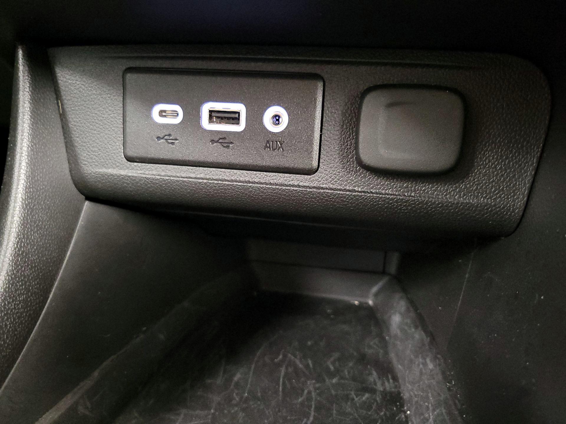 Thumbnail: 2022 Buick Encore GX - 18