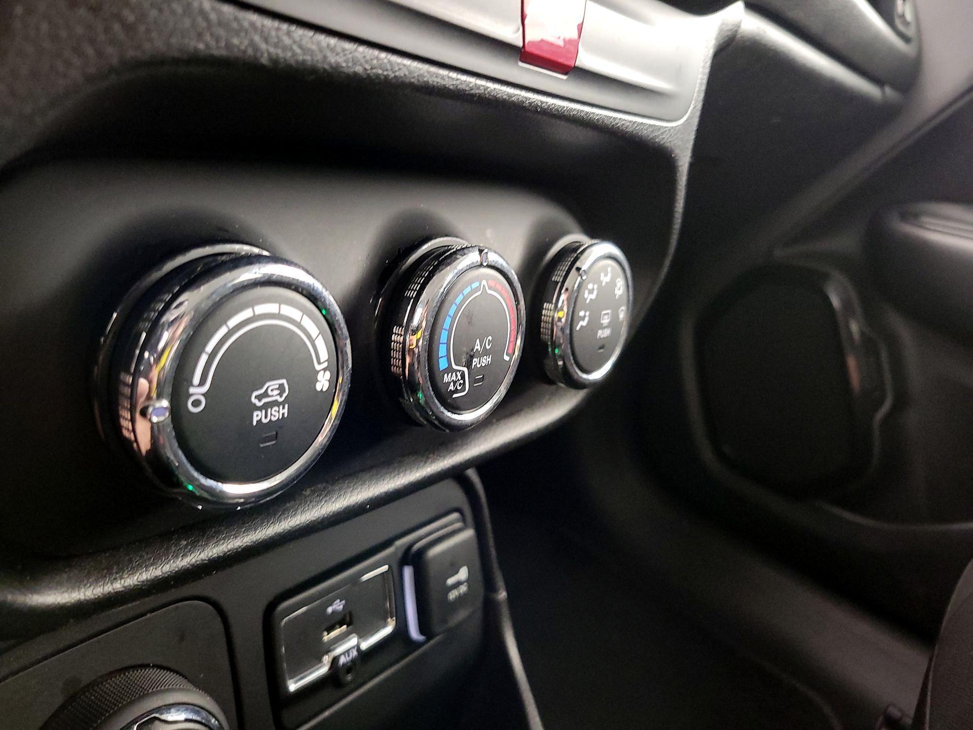 Thumbnail: 2017 Jeep Renegade - 16