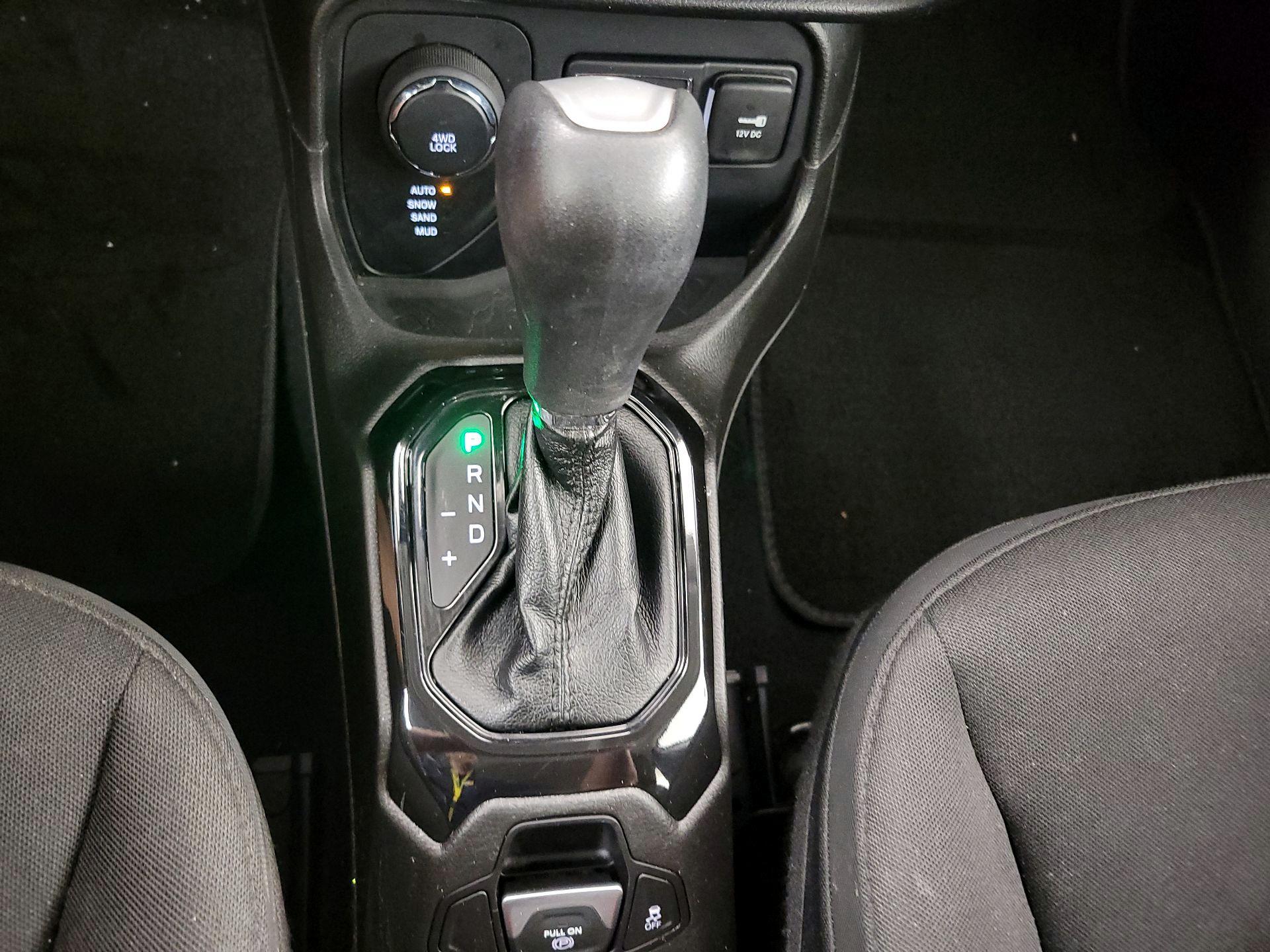 Thumbnail: 2017 Jeep Renegade - 17