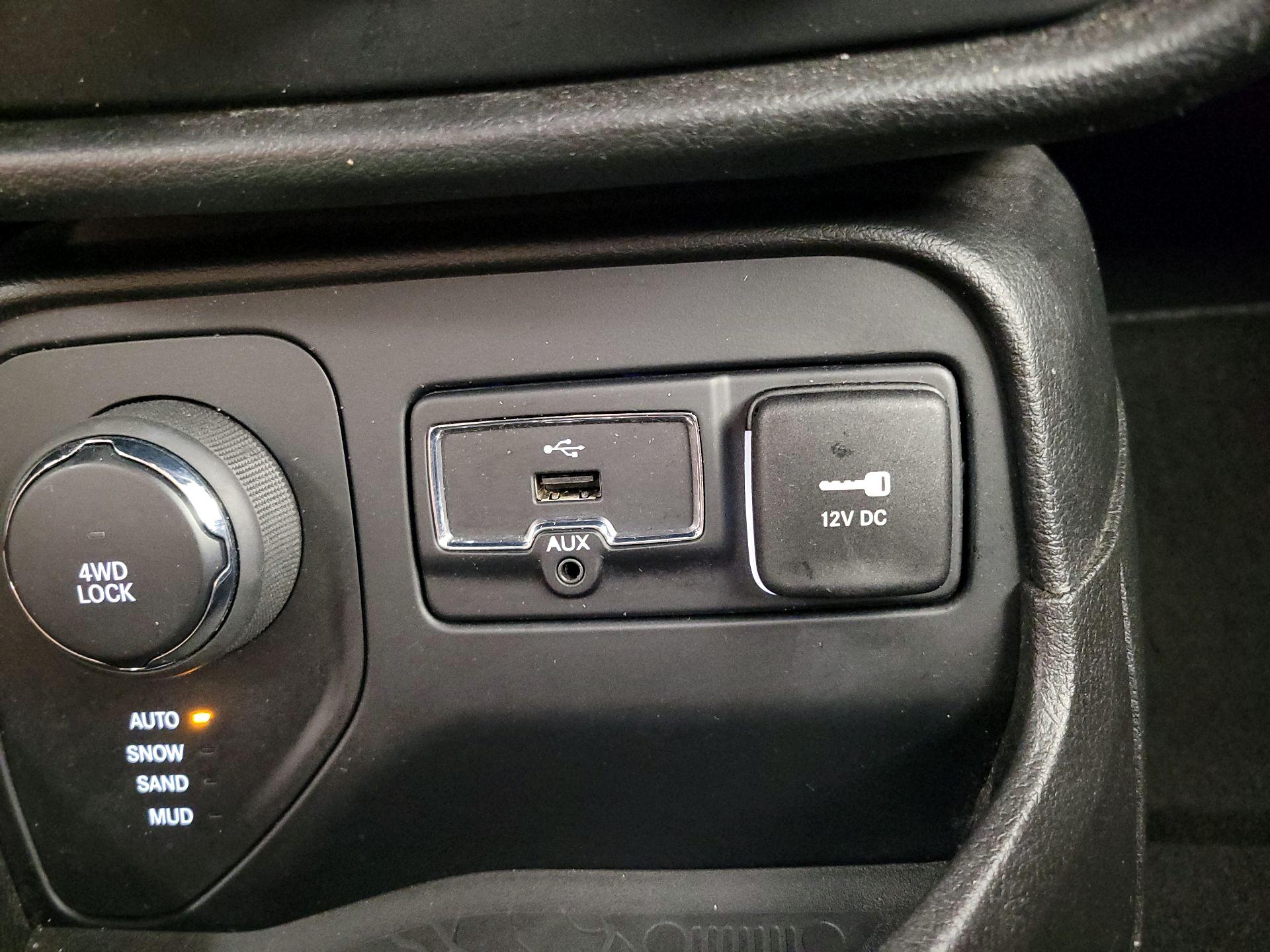 Thumbnail: 2017 Jeep Renegade - 18