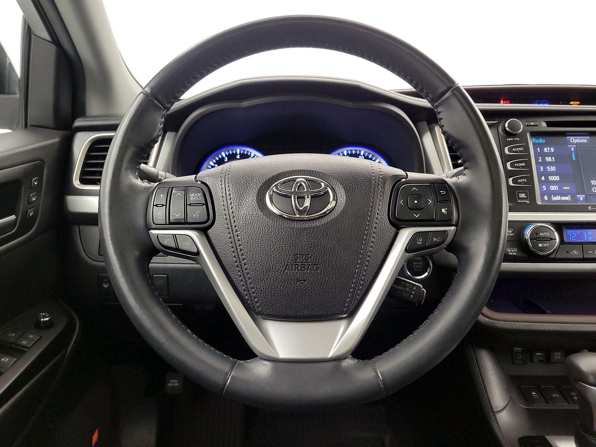 Thumbnail: 2019 Toyota Highlander - 10