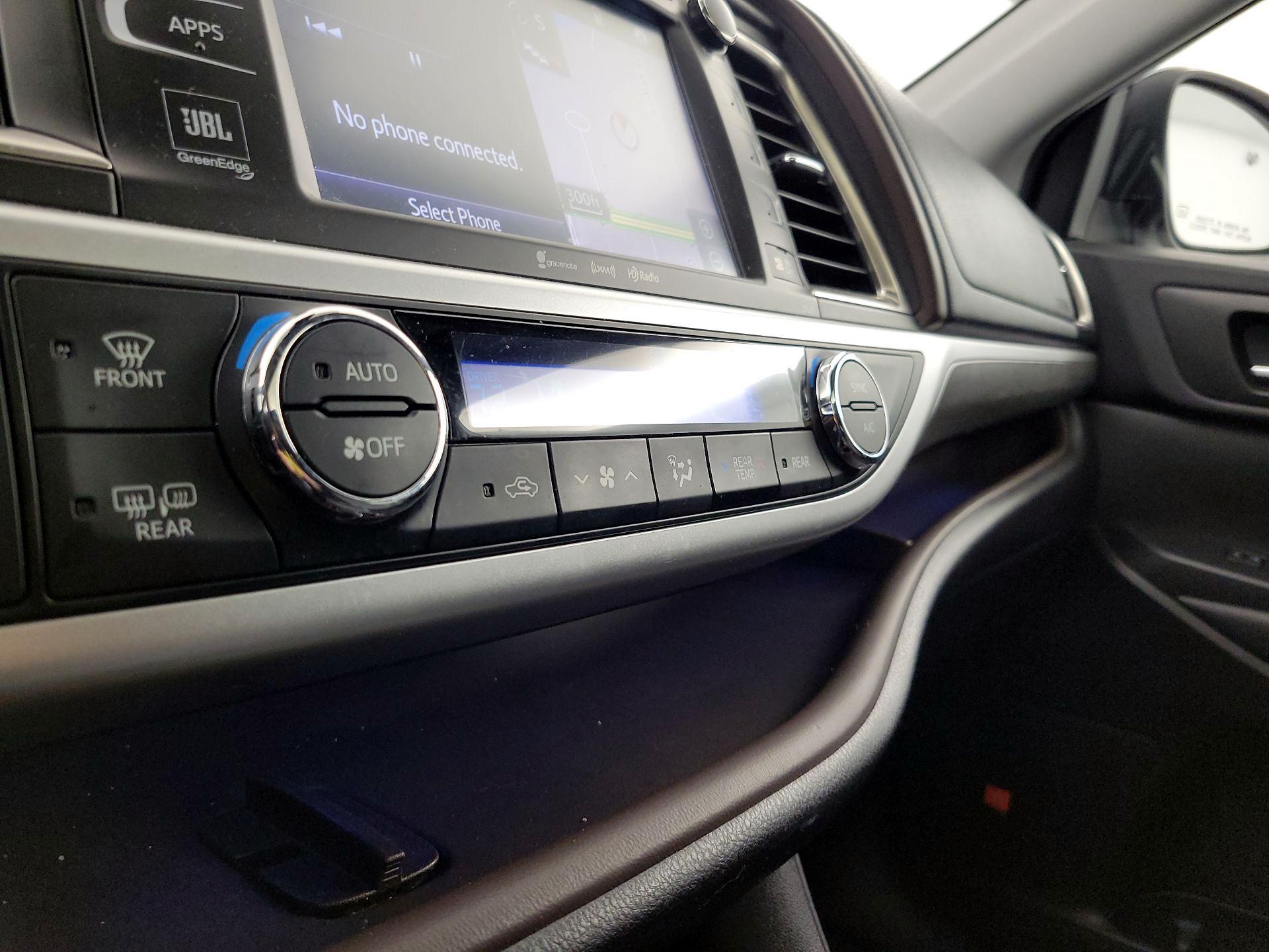 Thumbnail: 2019 Toyota Highlander - 17