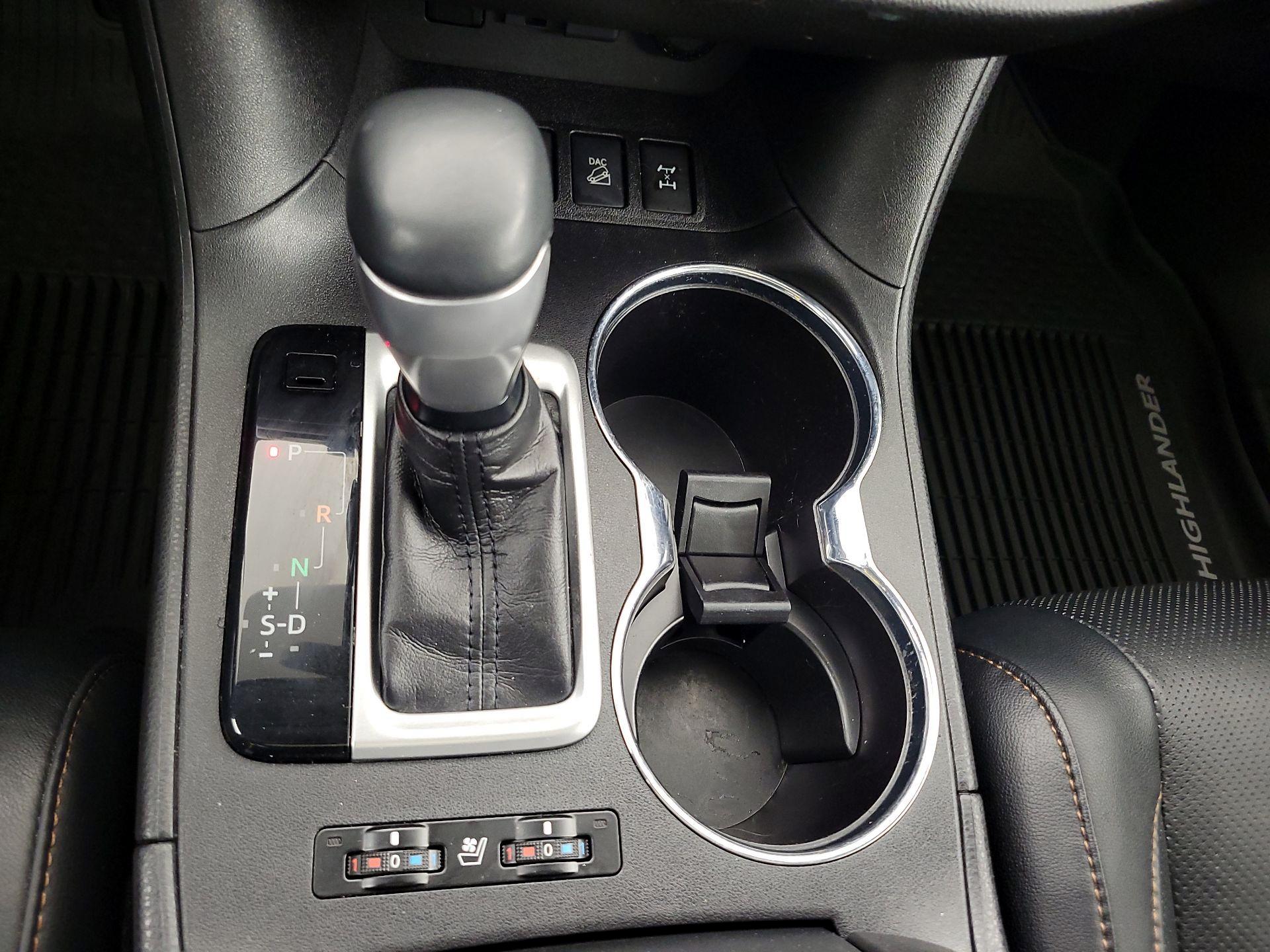 Thumbnail: 2019 Toyota Highlander - 18