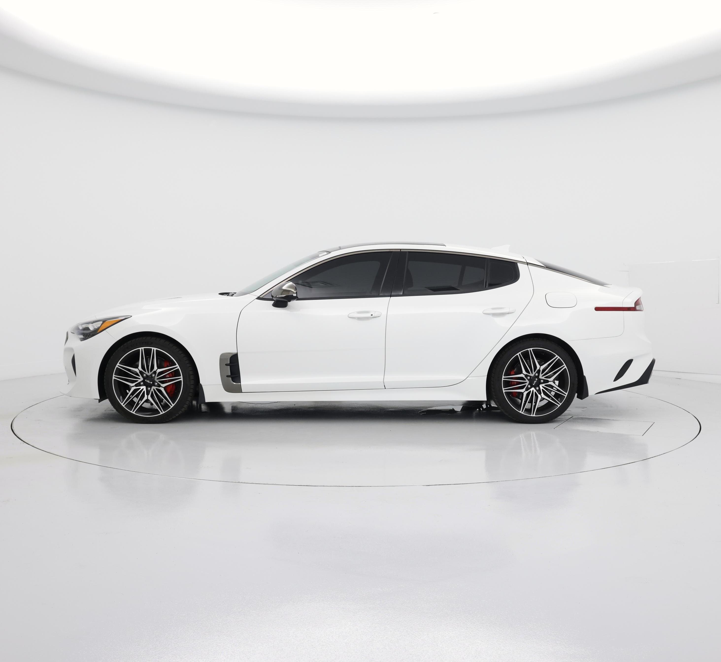 Thumbnail: 2023 Kia Stinger - 3