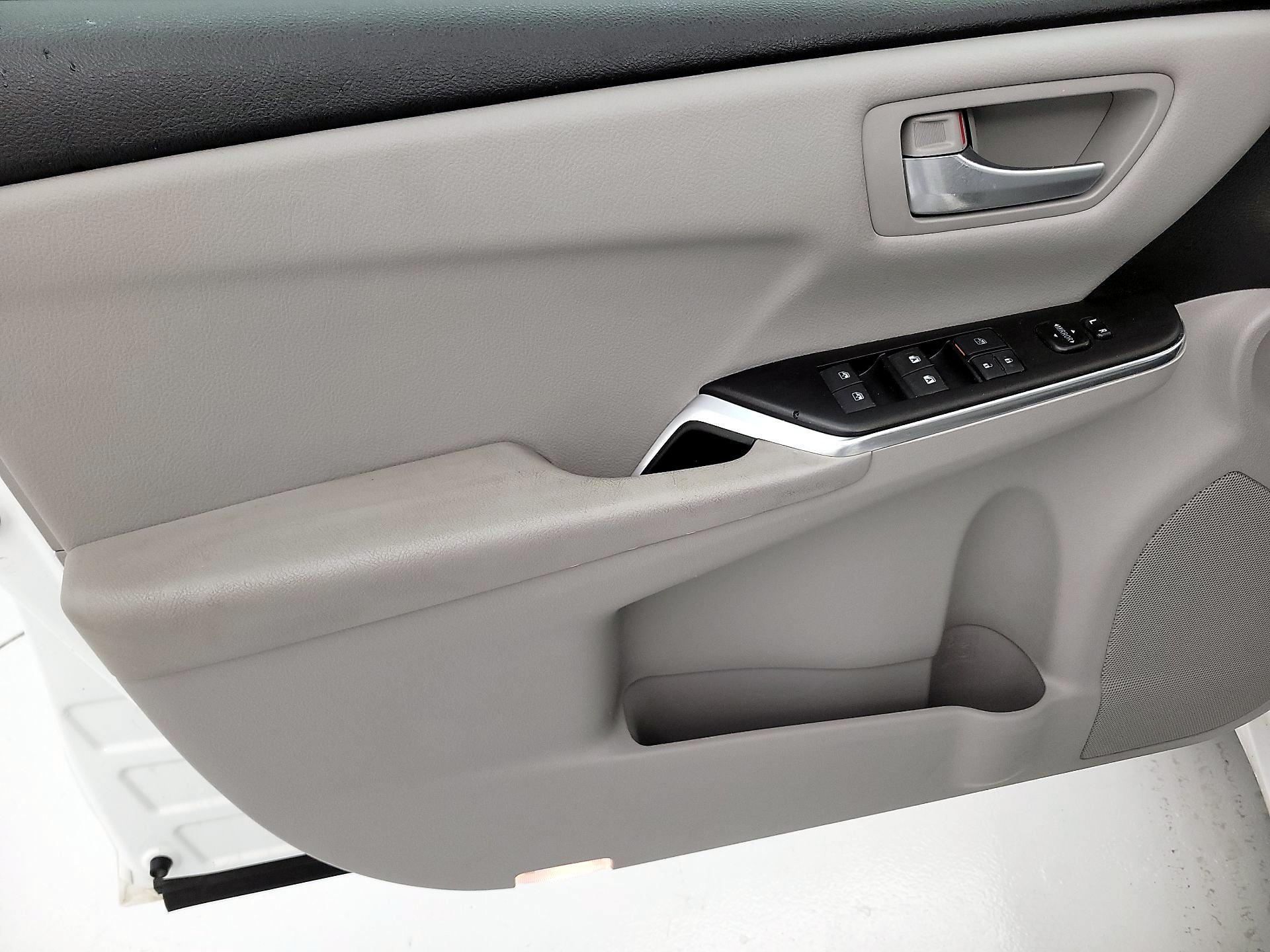 Thumbnail: 2017 Toyota Camry - 12