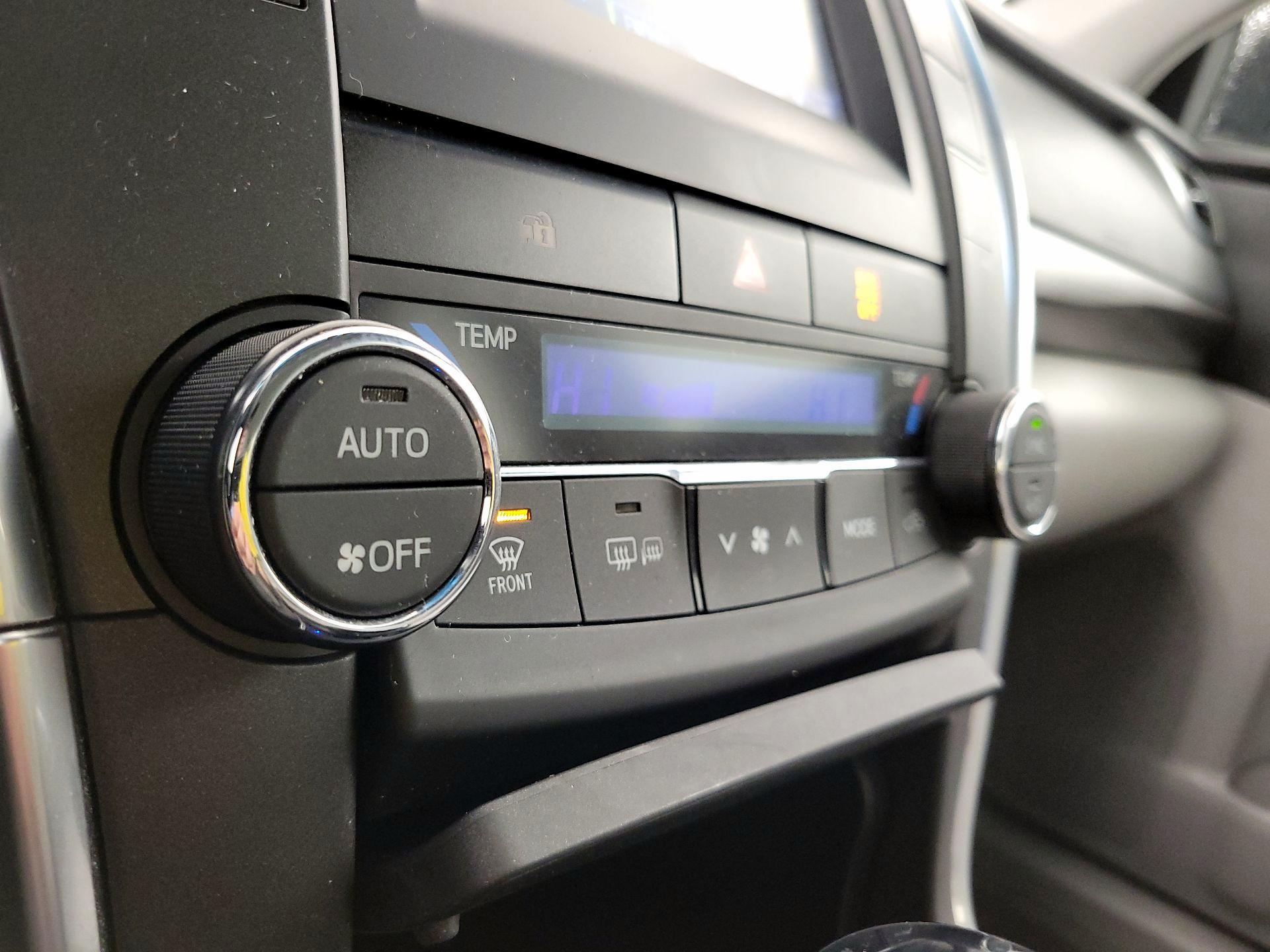 Thumbnail: 2017 Toyota Camry - 16