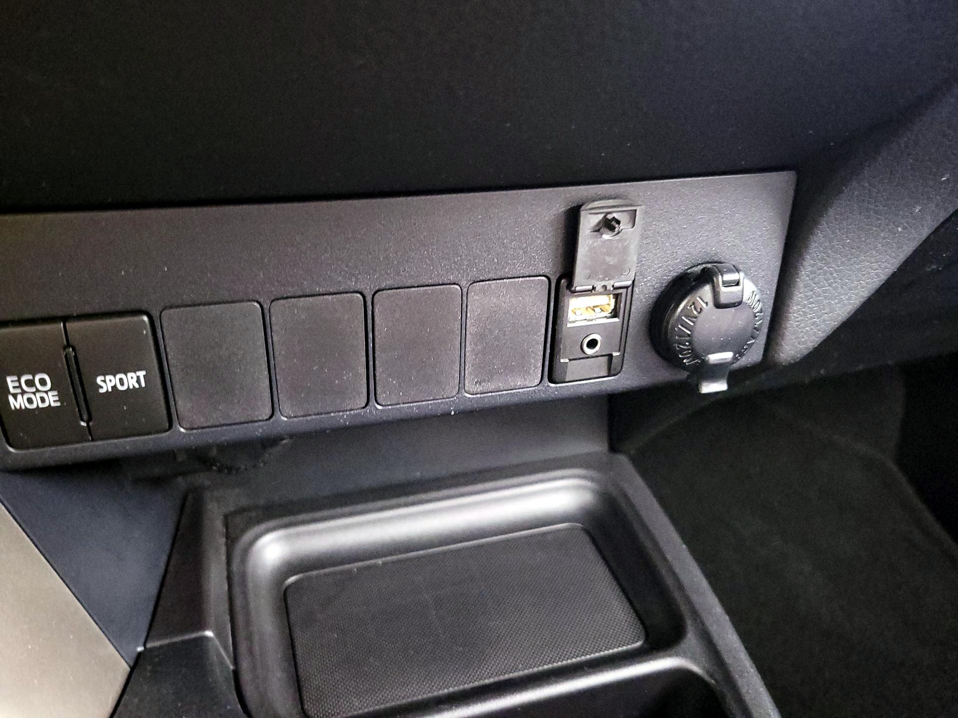 Thumbnail: 2015 Toyota RAV4 - 18