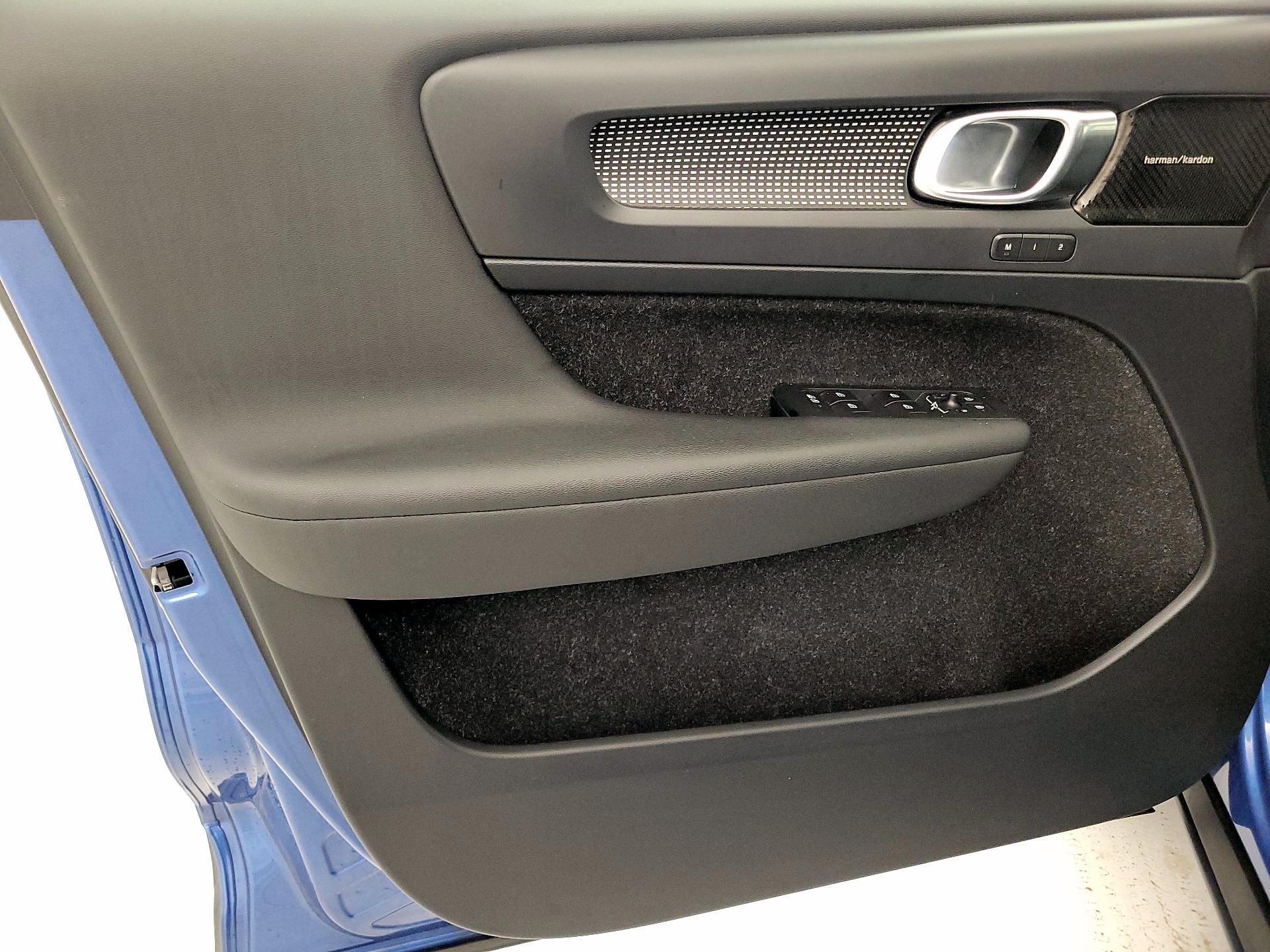 Thumbnail: 2019 Volvo XC40 - 12