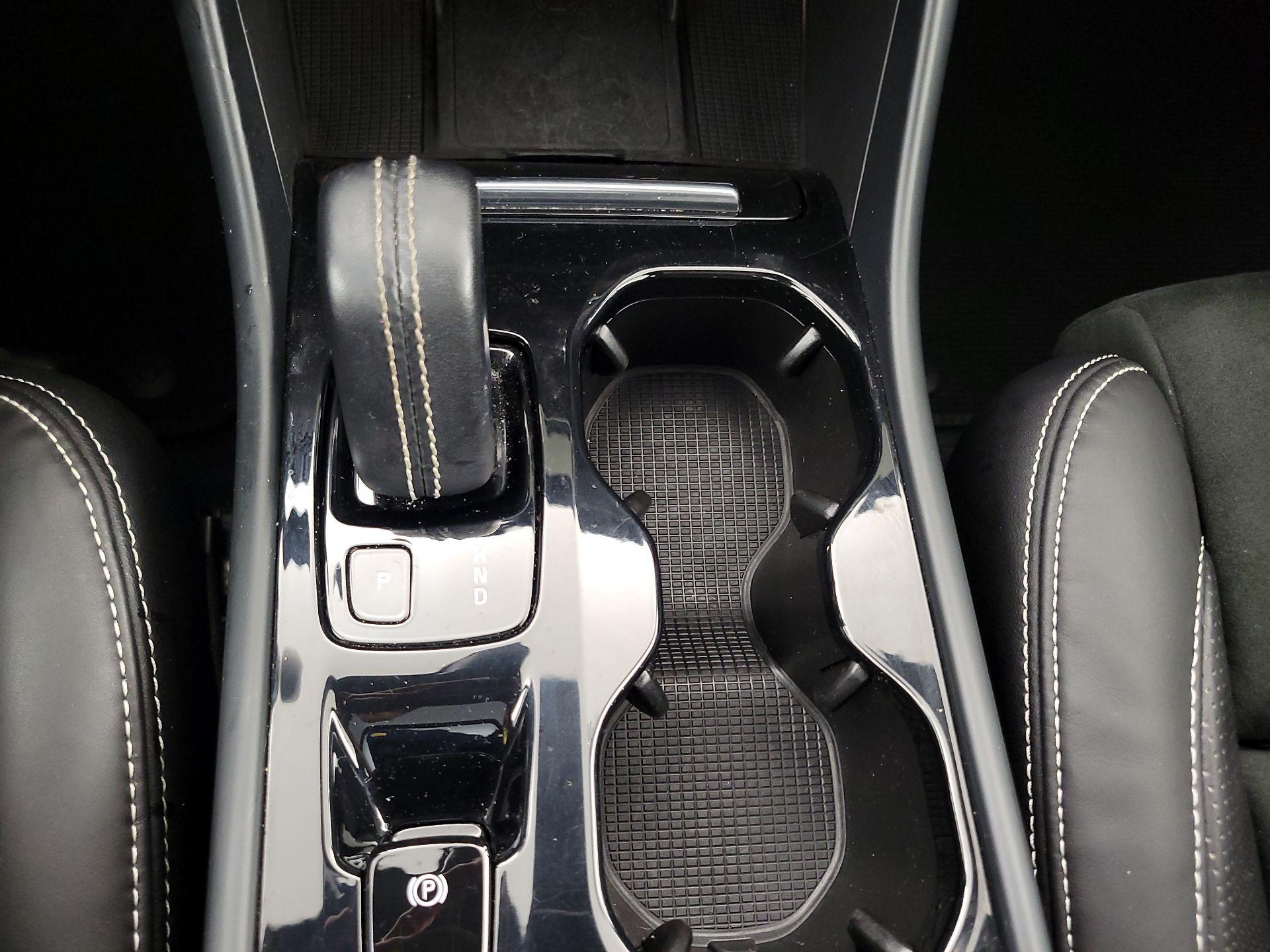 Thumbnail: 2019 Volvo XC40 - 17