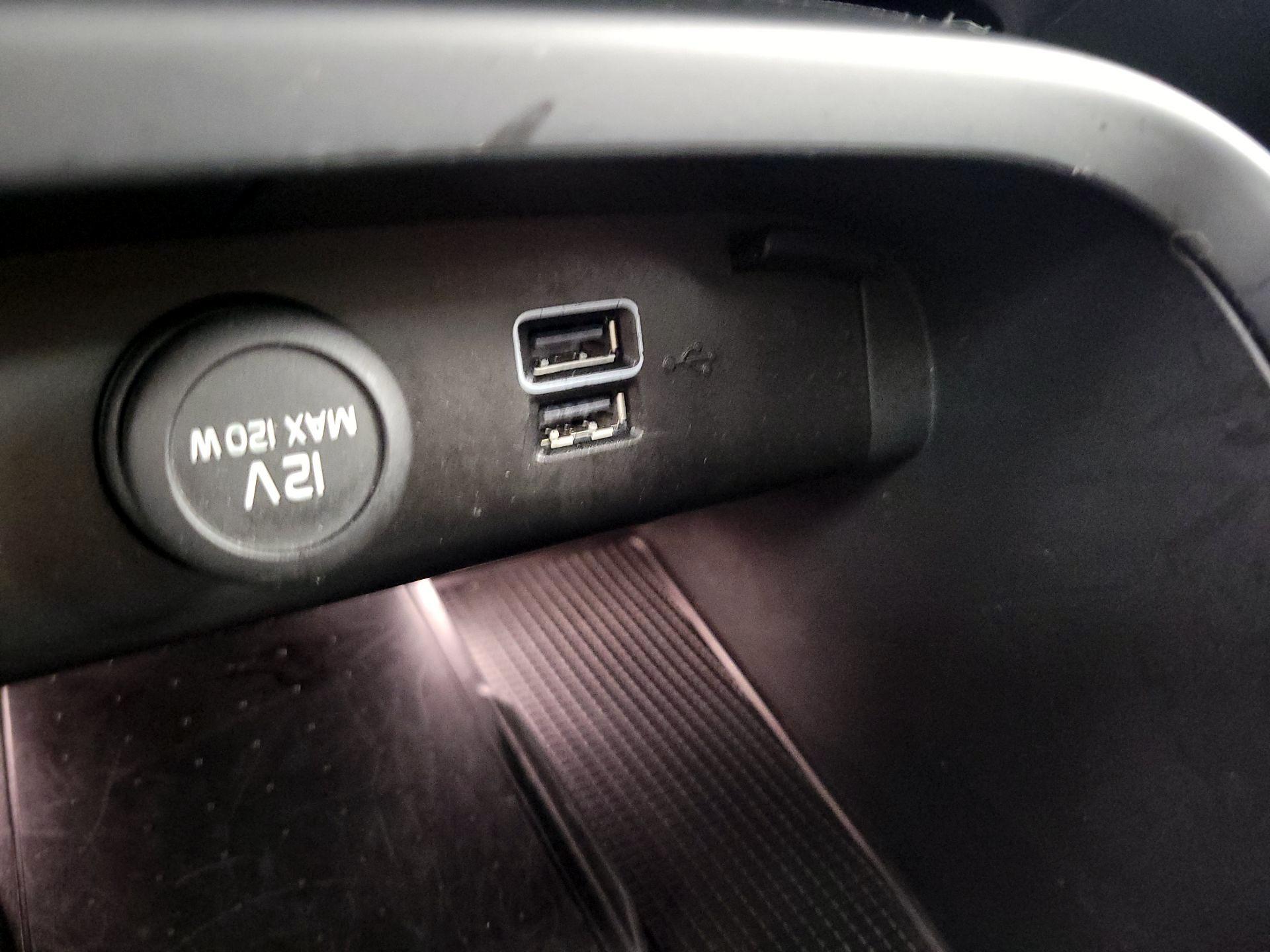 Thumbnail: 2019 Volvo XC40 - 18