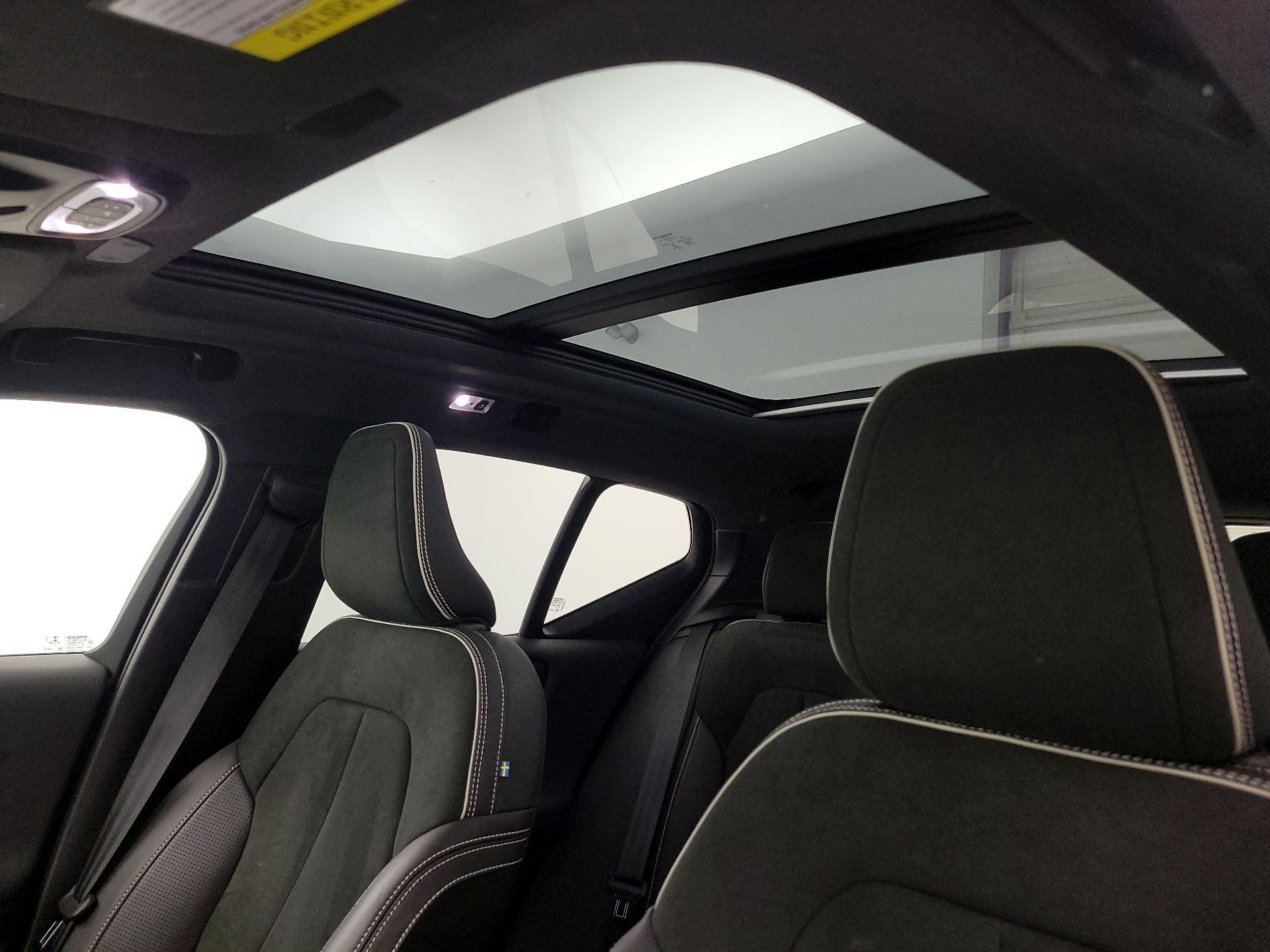 Thumbnail: 2019 Volvo XC40 - 19