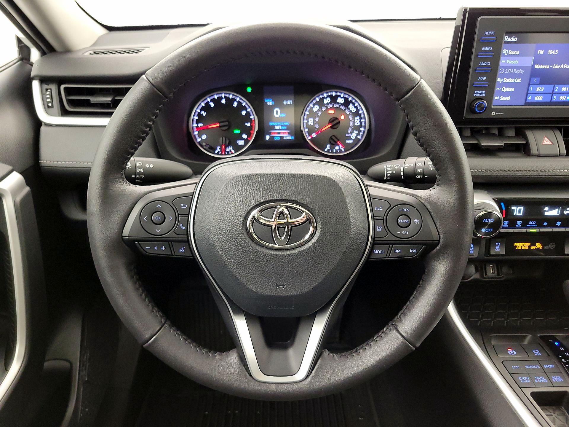 Thumbnail: 2022 Toyota RAV4 - 10