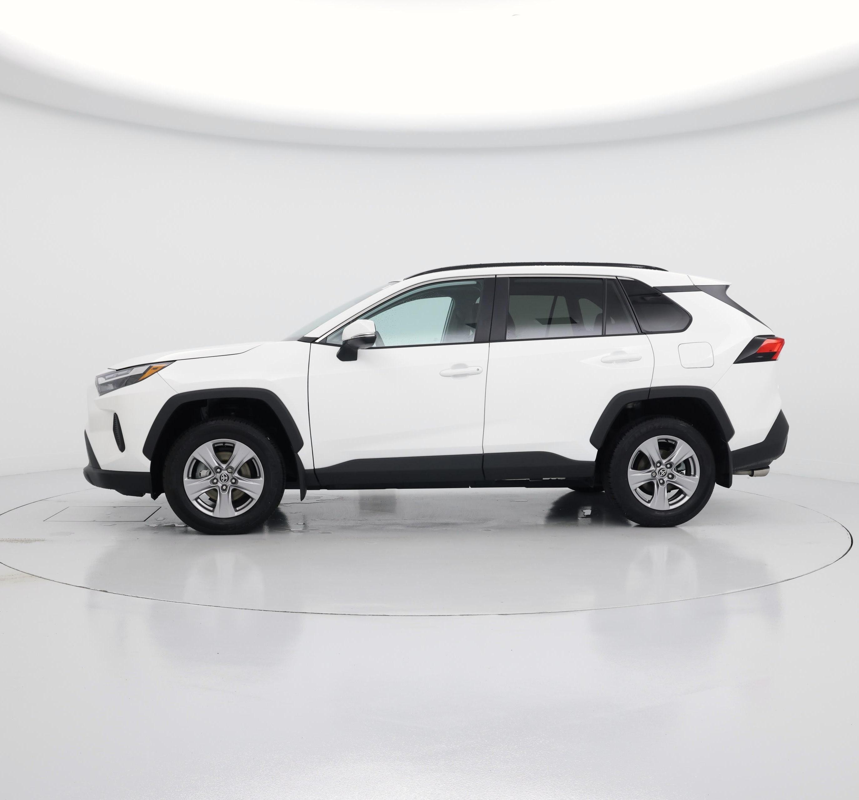 Thumbnail: 2022 Toyota RAV4 - 3