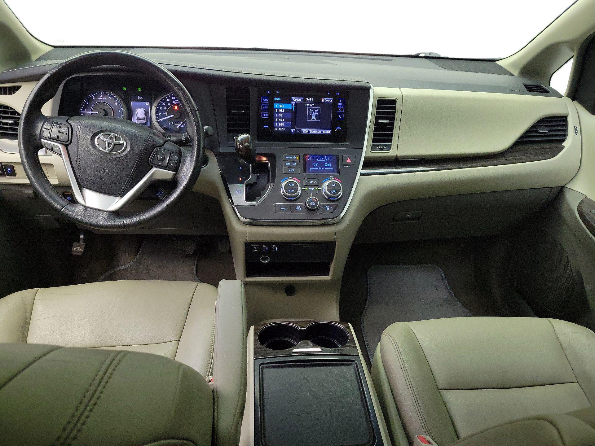 Thumbnail: 2015 Toyota Sienna - 9