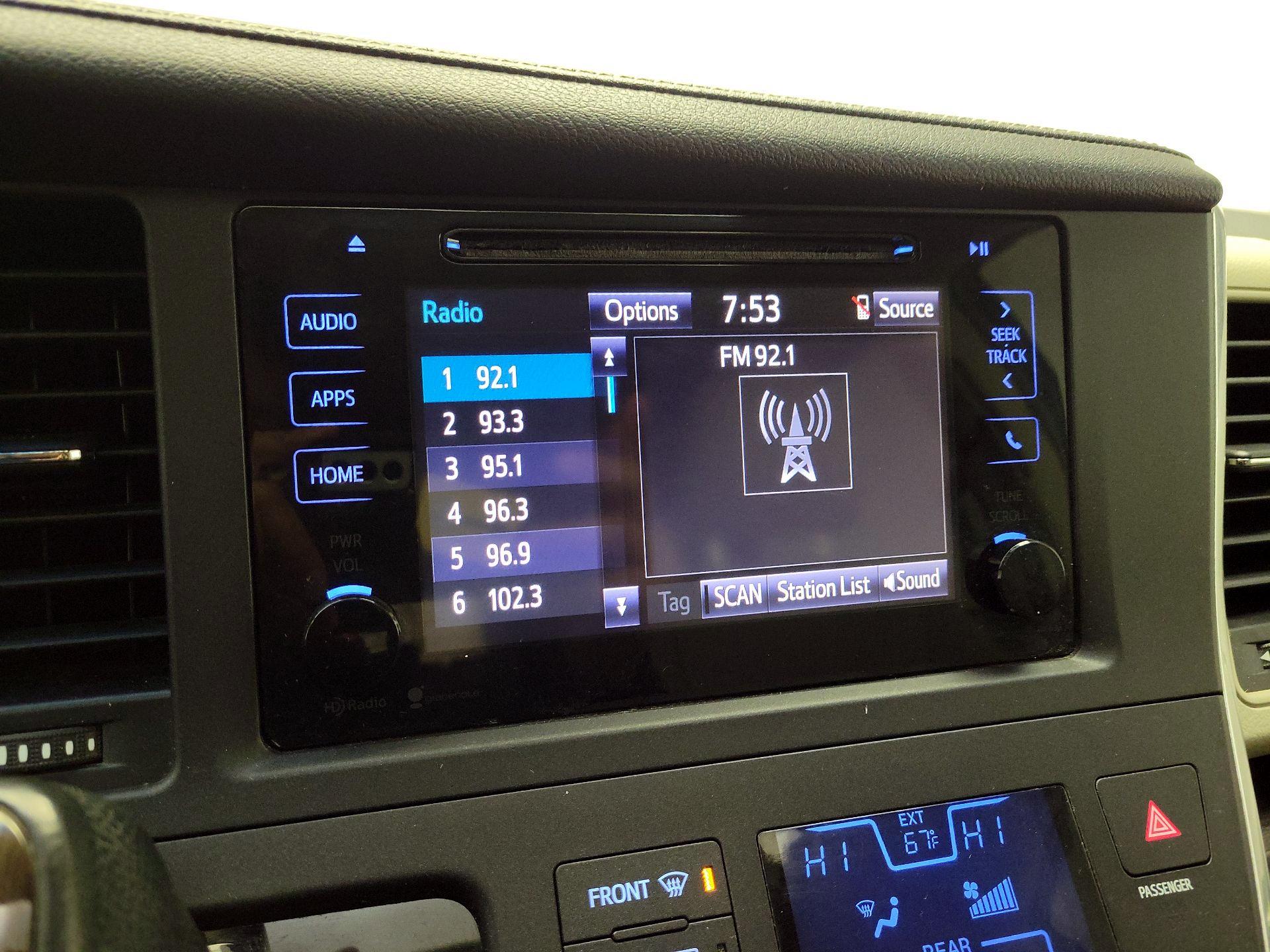 Thumbnail: 2015 Toyota Sienna - 15