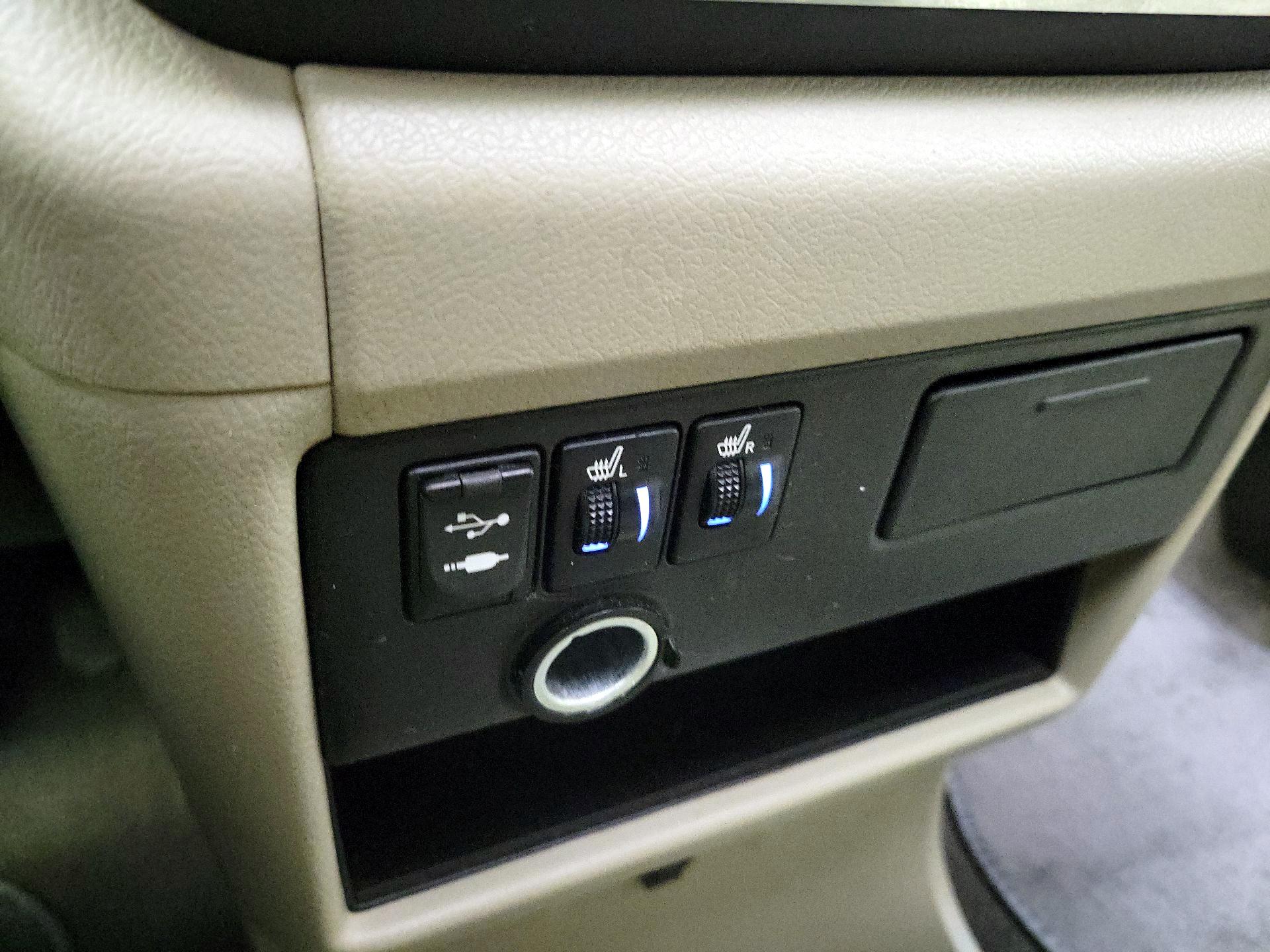 Thumbnail: 2015 Toyota Sienna - 18