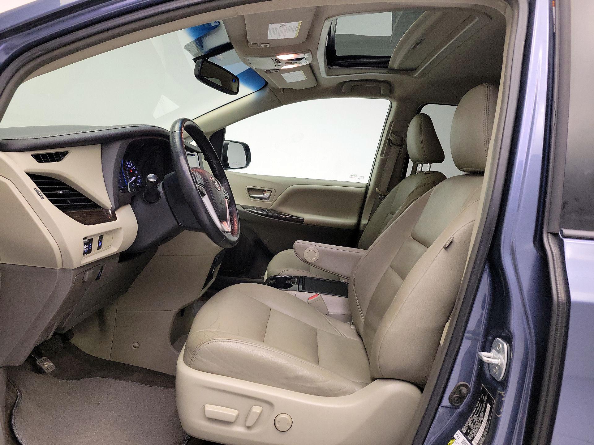 Thumbnail: 2015 Toyota Sienna - 19