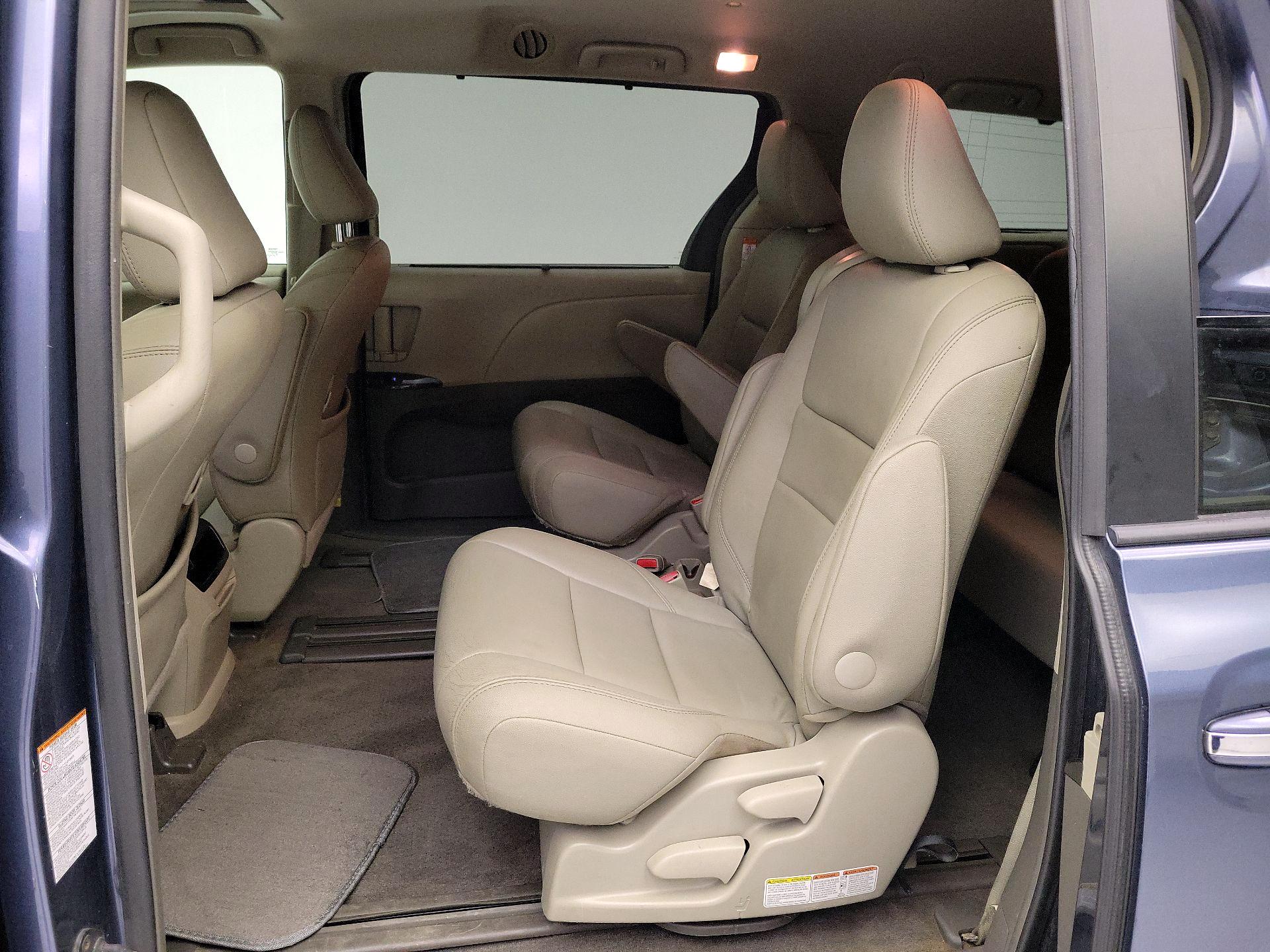 Thumbnail: 2015 Toyota Sienna - 20